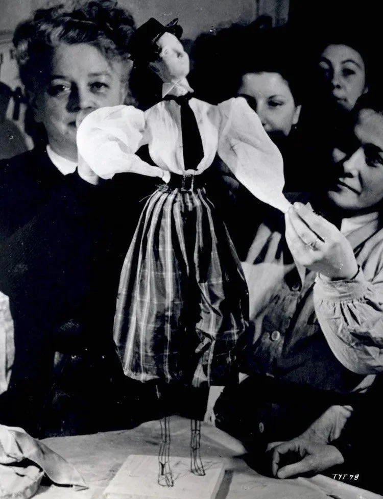 &ldquo;[&hellip;] [T]he collection reflects a selective vision of fashion history. The garments on the mannequins largely capture elite and affluent modes of dress&mdash;those associated with aristocracy, royalty, and high society&mdash;while overloo