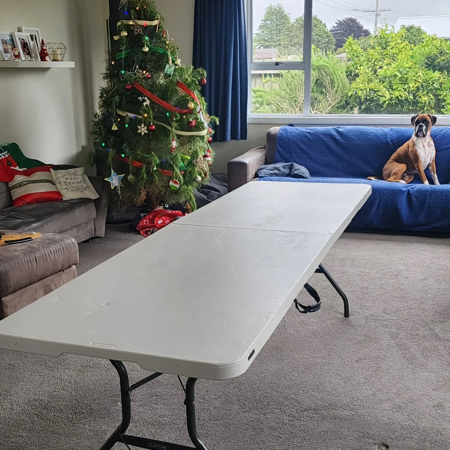 ✨️ The last few days have been beautifully full. A quiet Christmas Day, followed by a larger Boxing Day gathering with more whānau around the table 🎄
With the weather not playing its part, we brought the celebration indoors and turned our lounge int