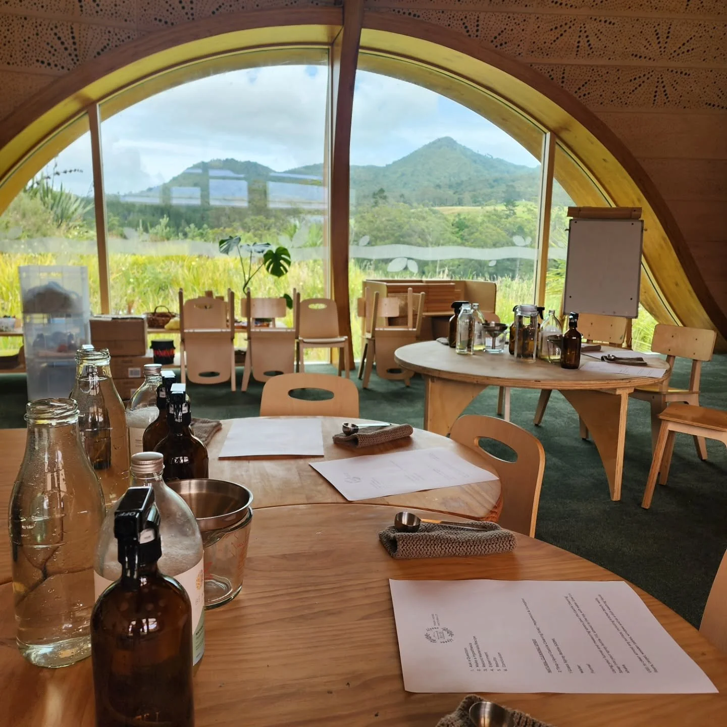 🏡 What a joy to share a mini workshop with a group of lovely children at Green School this afternoon.

🌱 We talked about the cleaning products they see every day, and why many of them aren&rsquo;t the best choice&mdash;unnecessary chemicals, paying