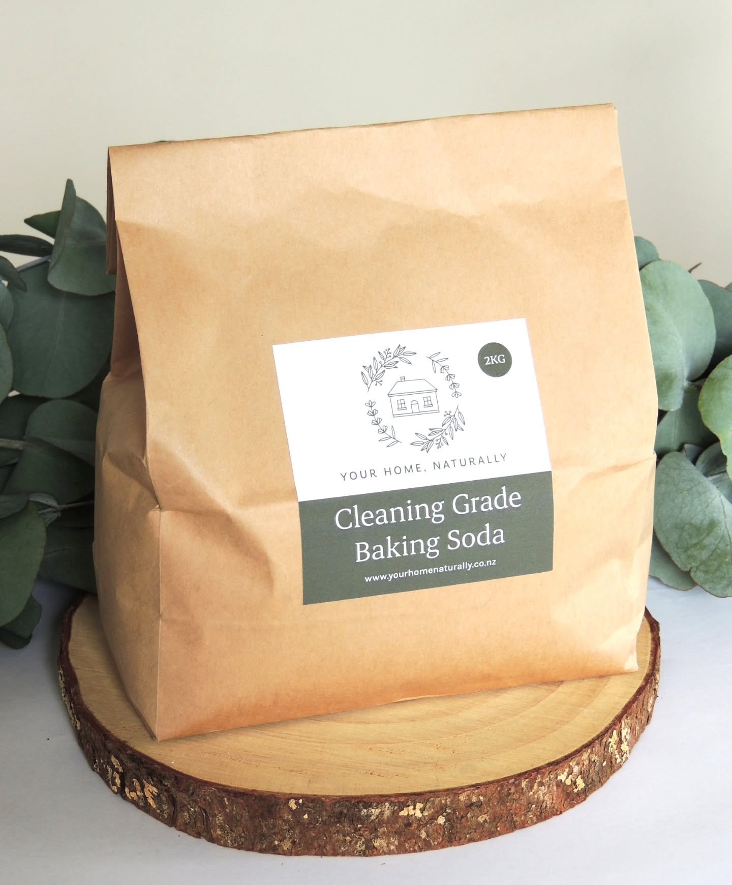 🌿 The Humble Hero of Natural Cleaning: Baking Soda

If there's one ingredient that earns its place in every natural home, it's Cleaning Grade Baking Soda. Gentle enough for your tamariki, tough enough for the jobs that matter. Here's why it deserves