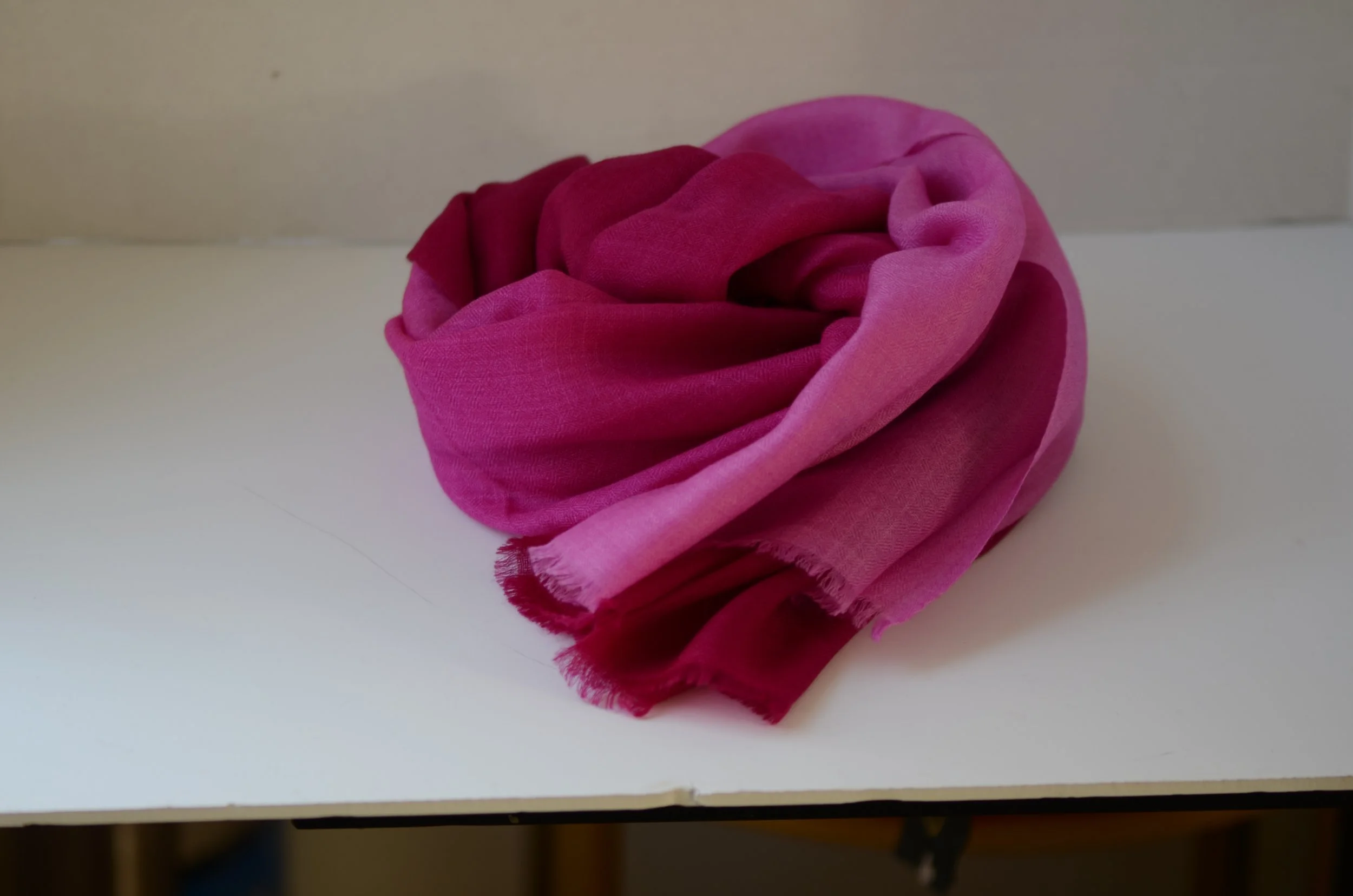 Fushias Pure Cashmere Elegant Ombre Fringed Shawl