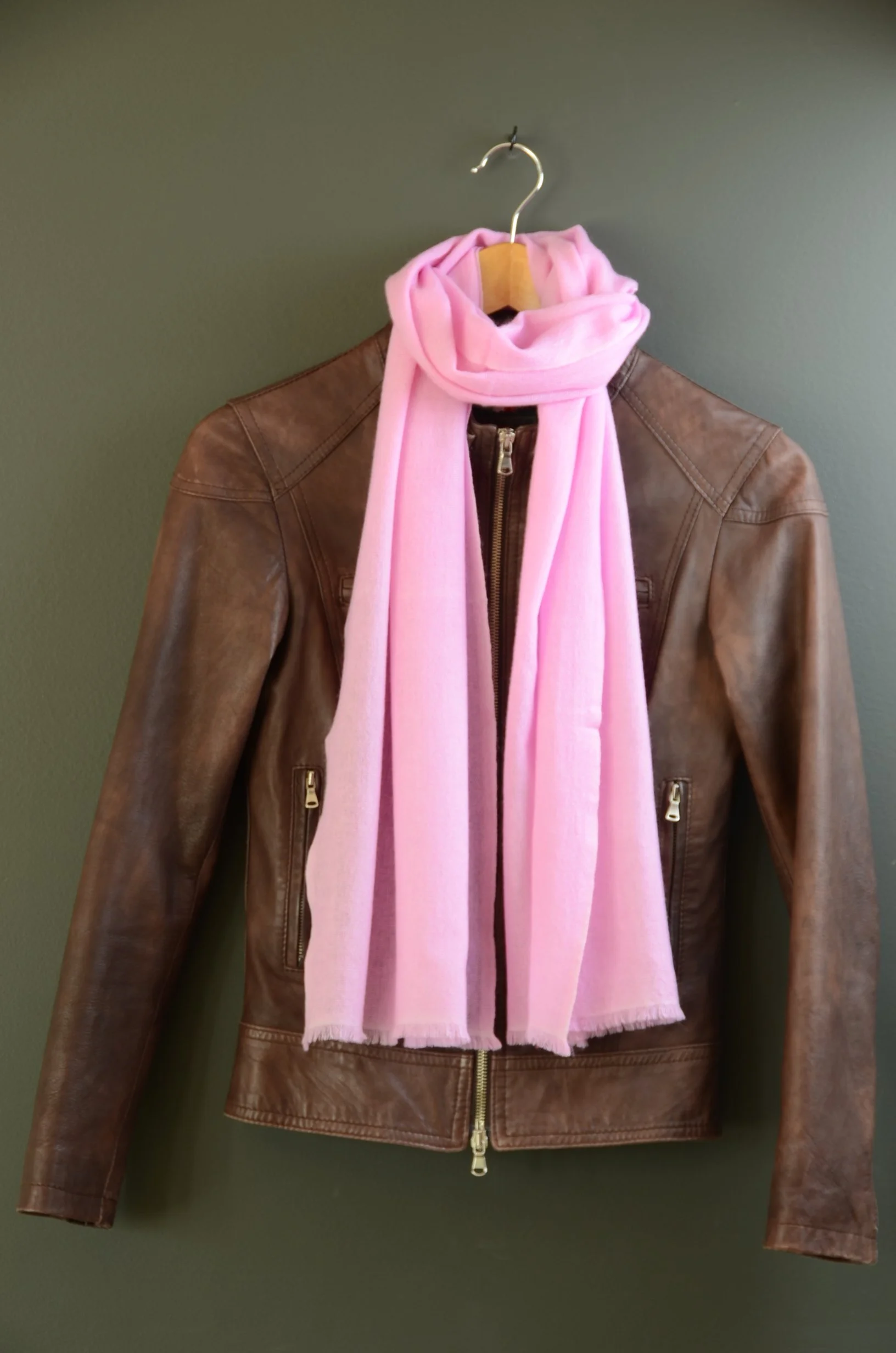 Chalk Pink Pure Cashmere Travel Neck Scarf Small and Light -Unisex - Landscape
