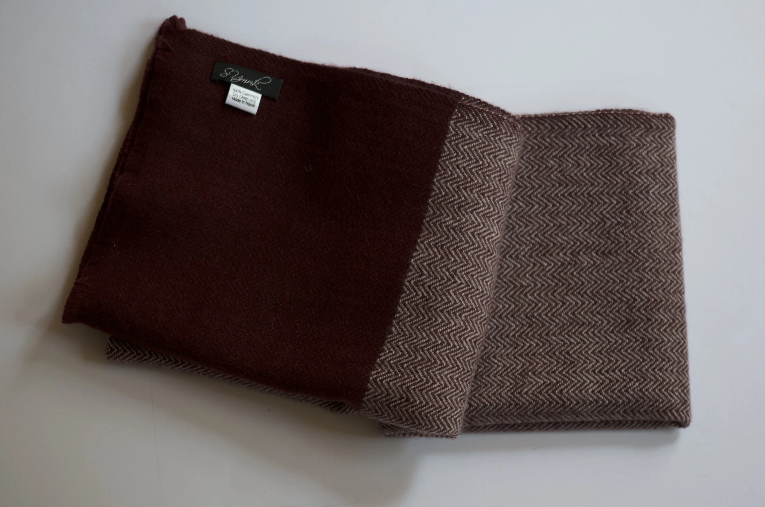 Portwine Handwoven in Herringbone weave- Landscape