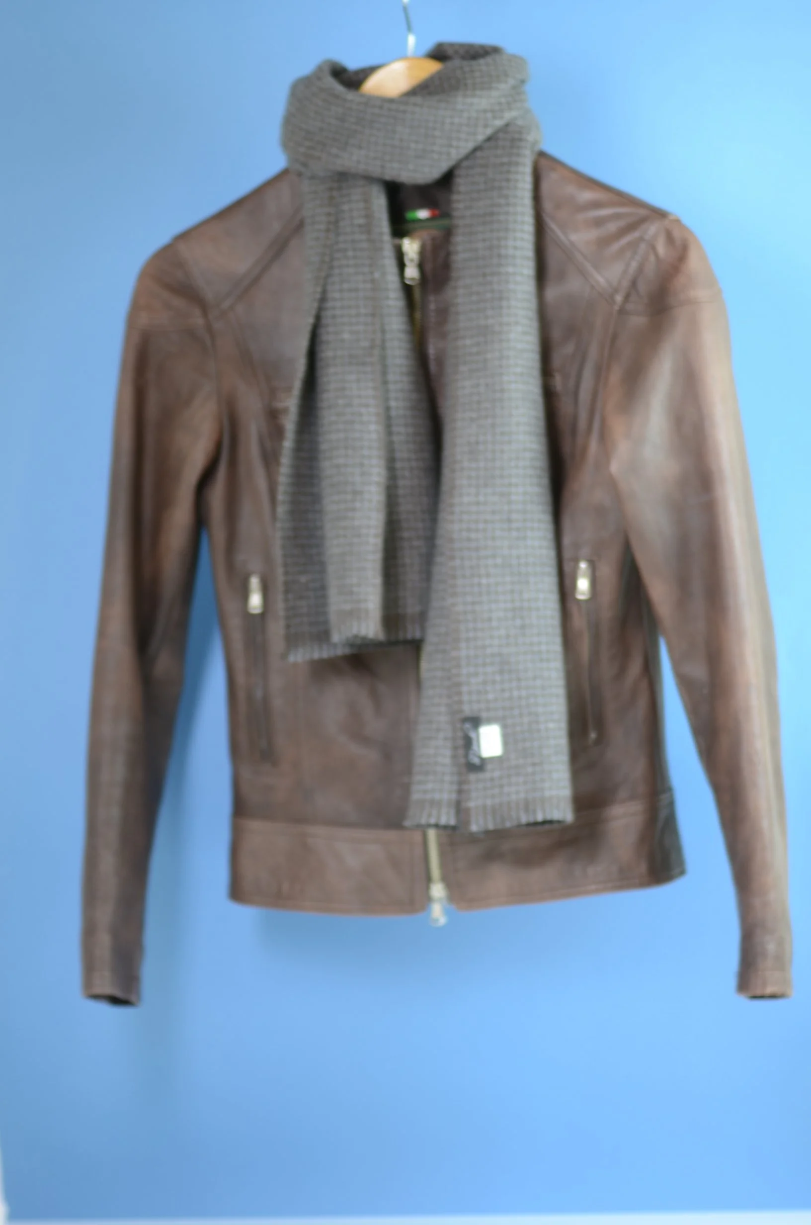 Pure Cashmere Handwoven in Charcoal and Steel Grey Houndsthooth check - Portrait