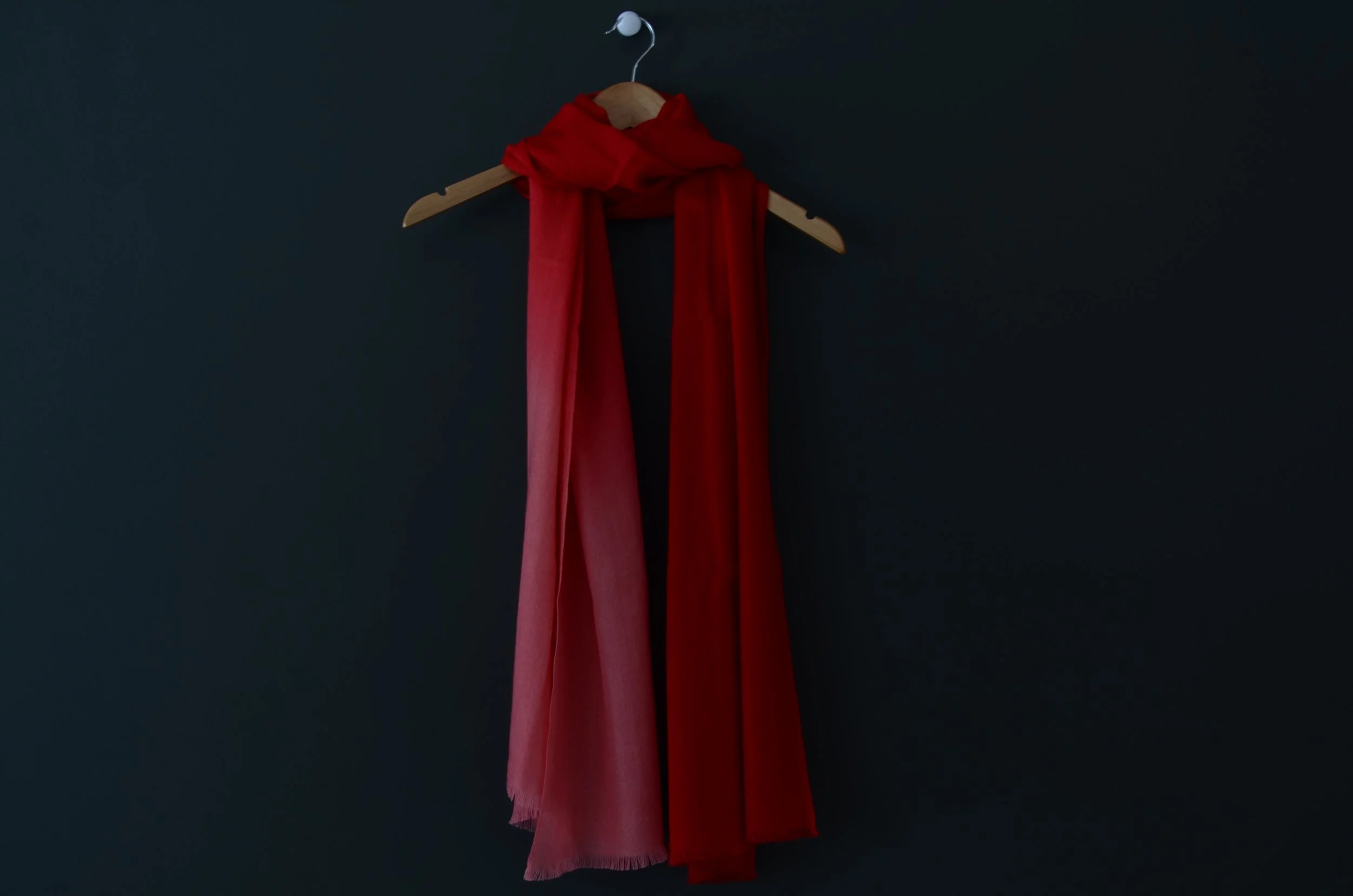 Reds Pure Cashmere Elegant Ombre Fringed Shawl - Landcape