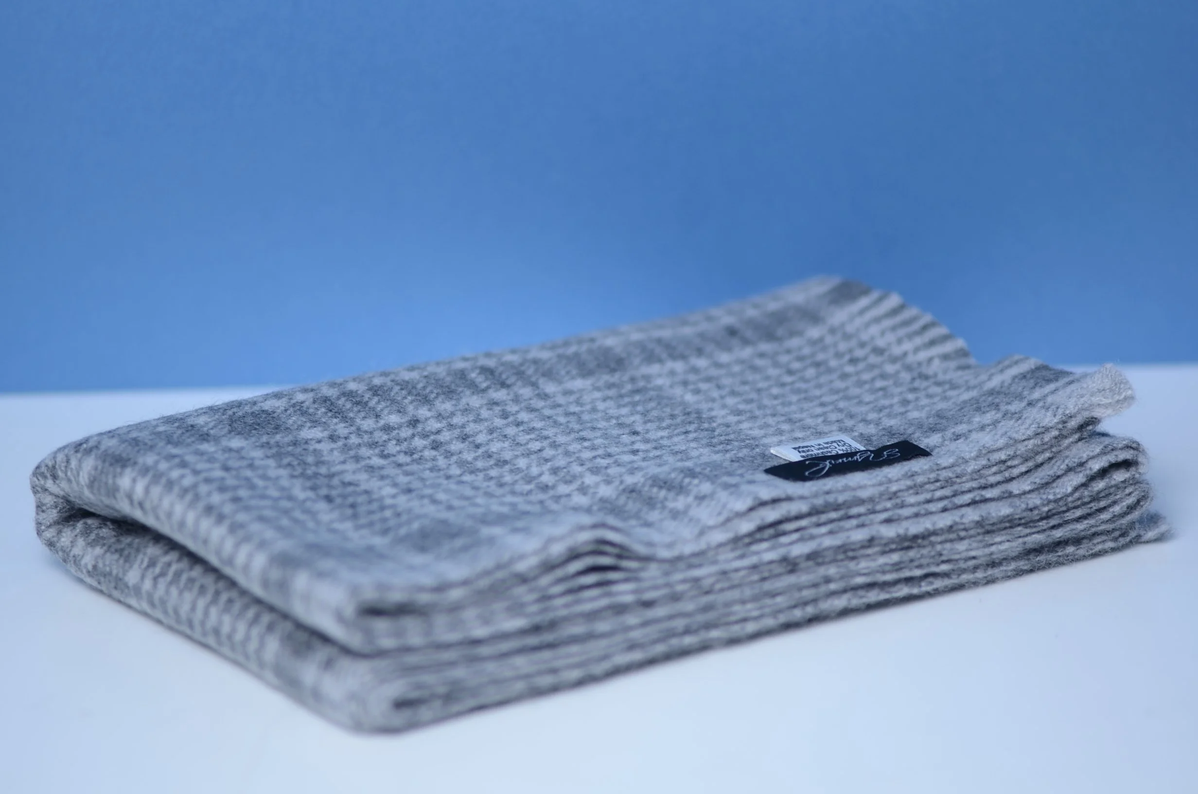 100 % Cashmere Handwoven in Charcoal and Steel Grey Hounds Thooth