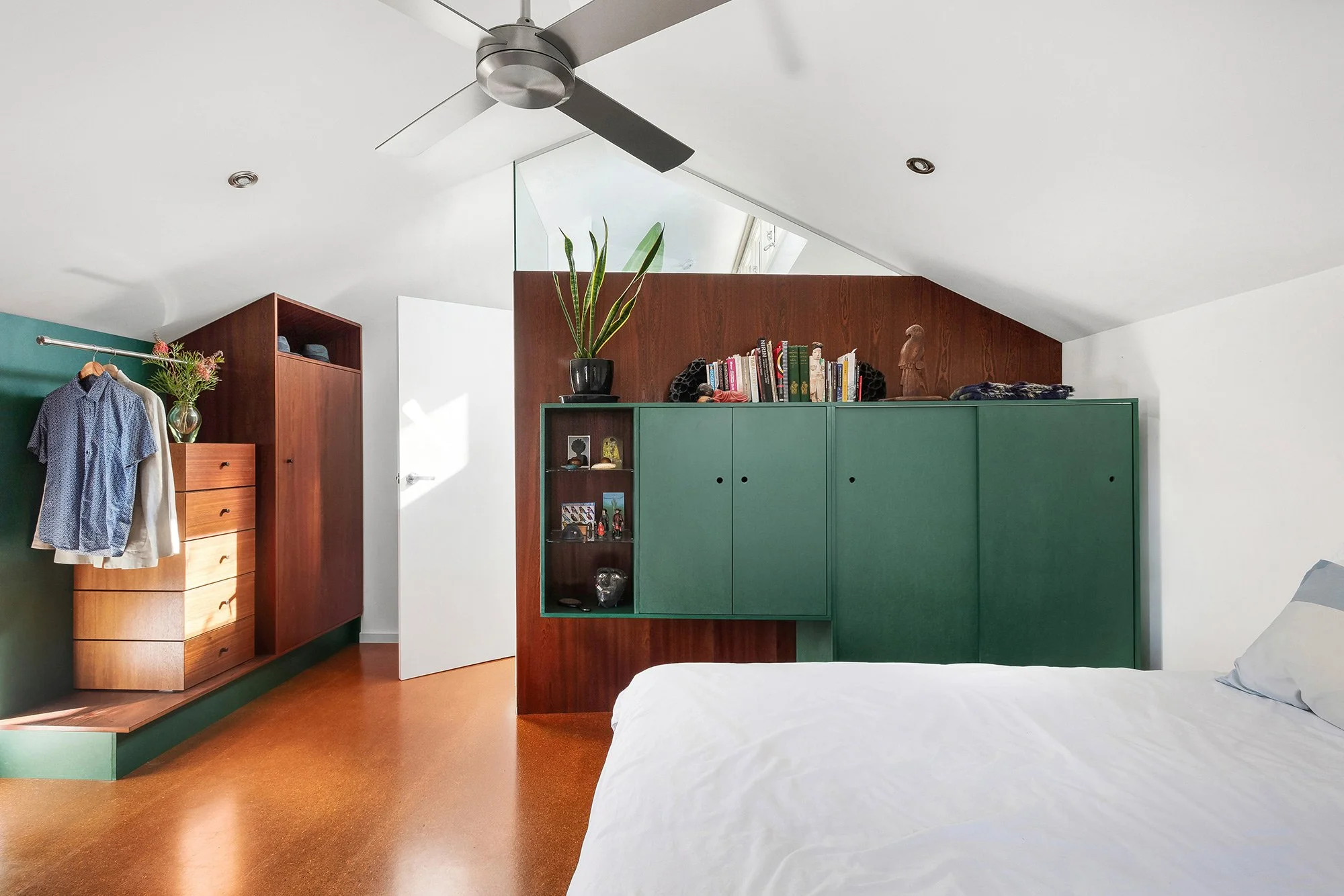 8. Up Stairs Main Bed.jpg