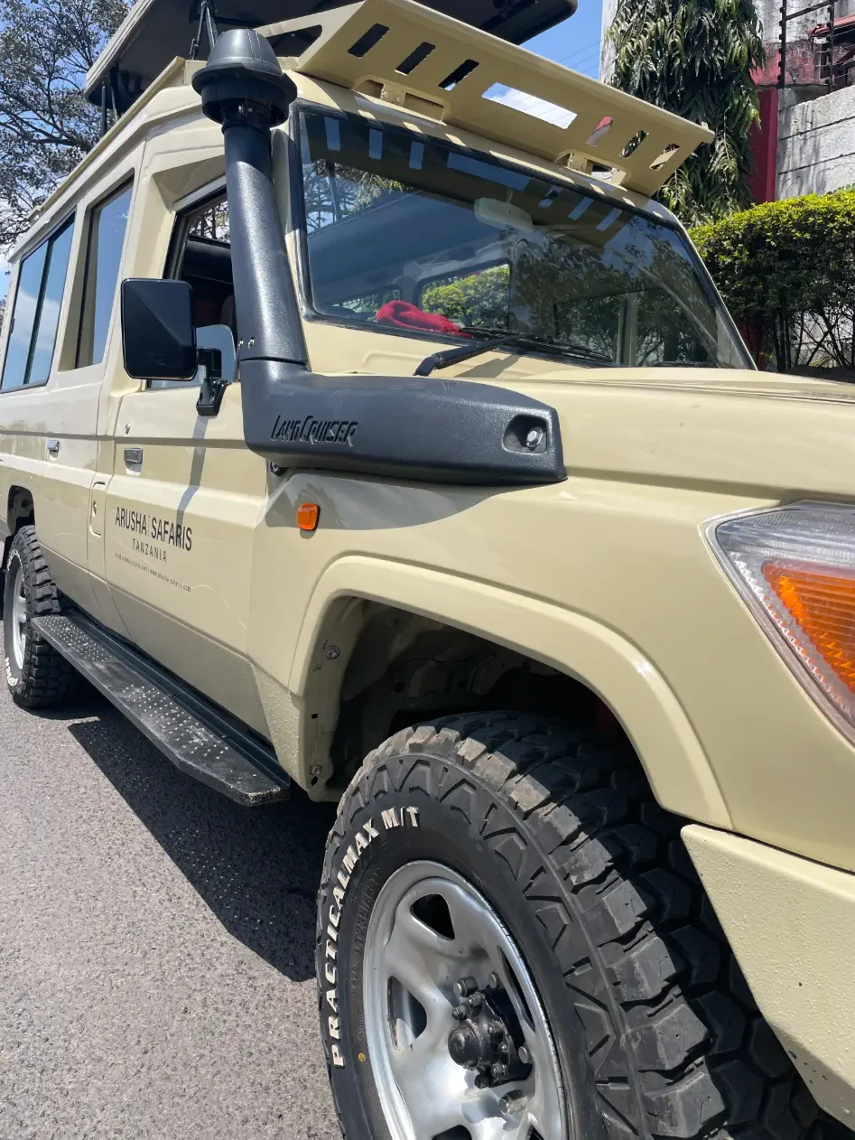 Safari Jeep von Arusha Safaris