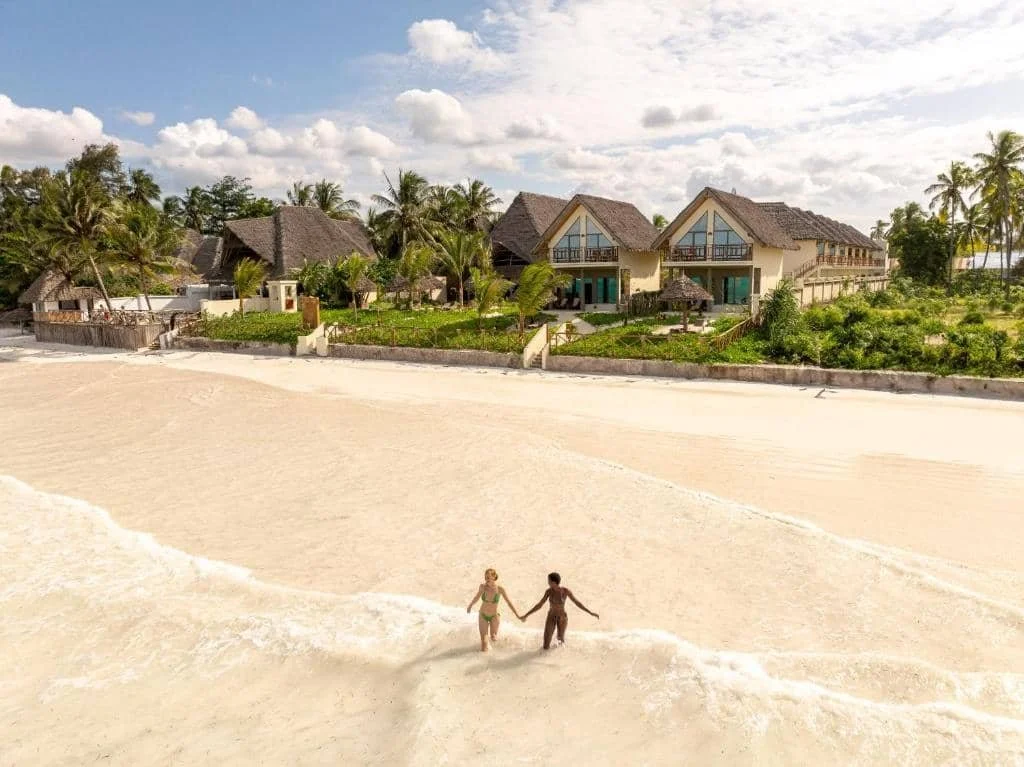 Pool und Strand des Clove Island Essence & Spa in Matemwe