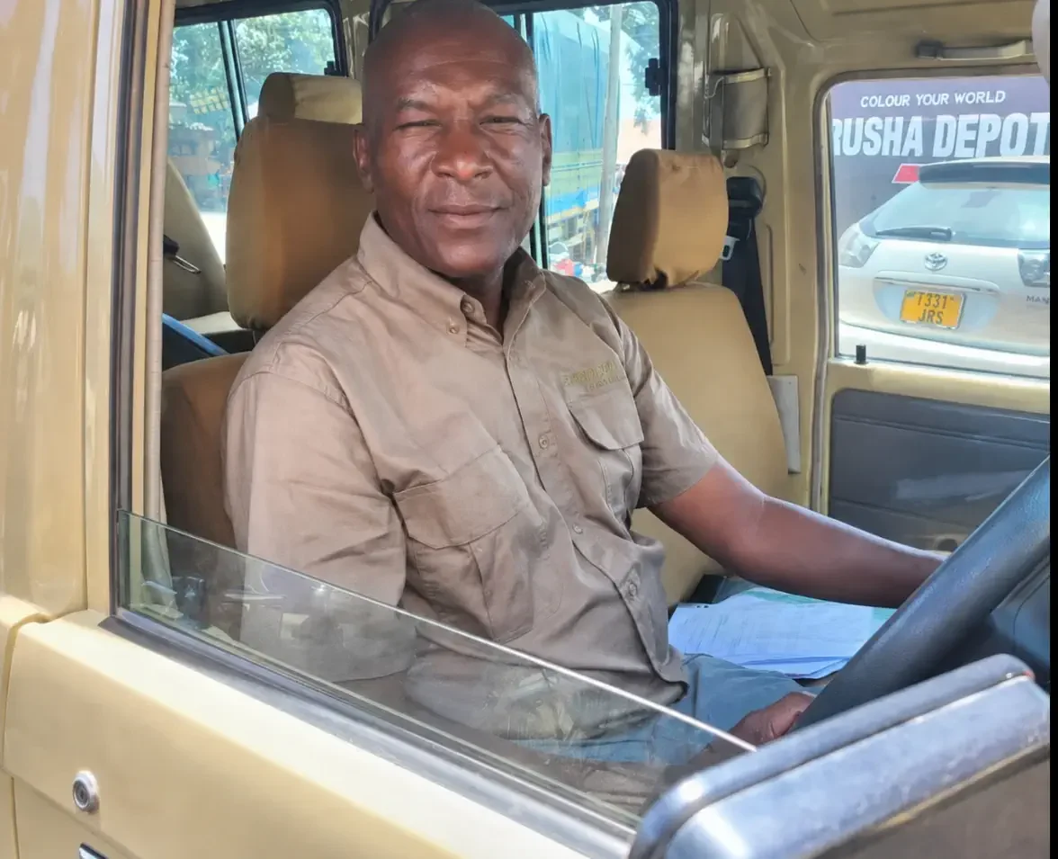 Fahrer und Jeep Arusha Safaris
