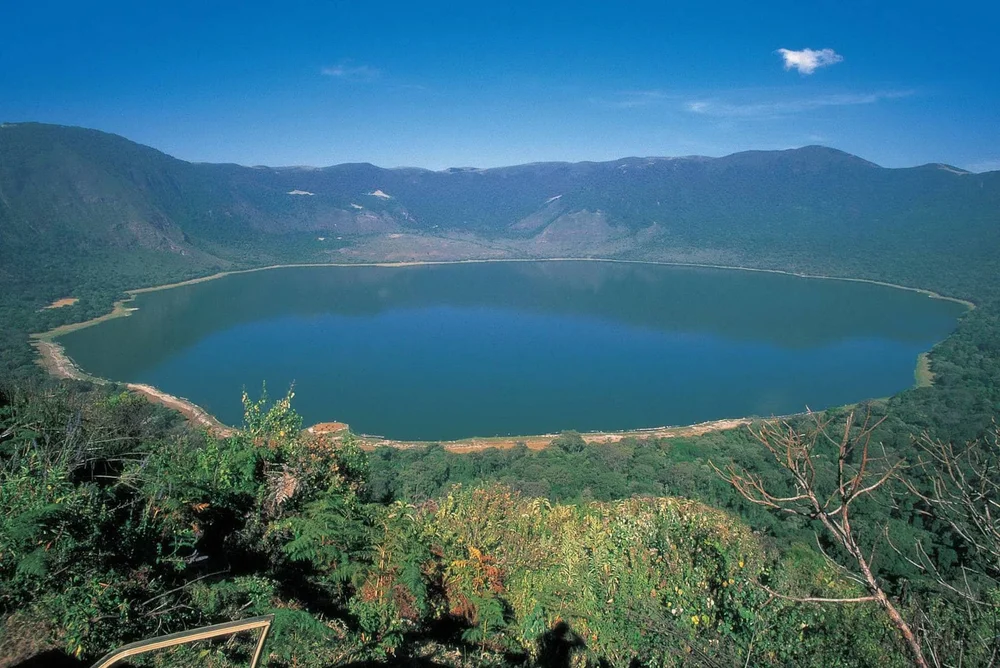 Empakaai-Krater mit Sodasee im Ngorongoro-Hochland