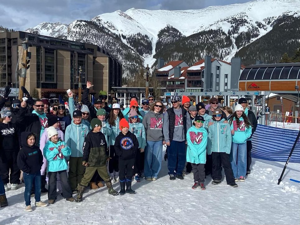 Gold medal to @nvt.usasasnow and ACW for the best Nationals attire 😎🏅 😎
🏅 
Northern Vermont showing up in style out at the @usasasnow freeski &amp; snowboard Nationals in Colorado @coppermtn this week. 
▪️
The team is looking FRESH in new merch p