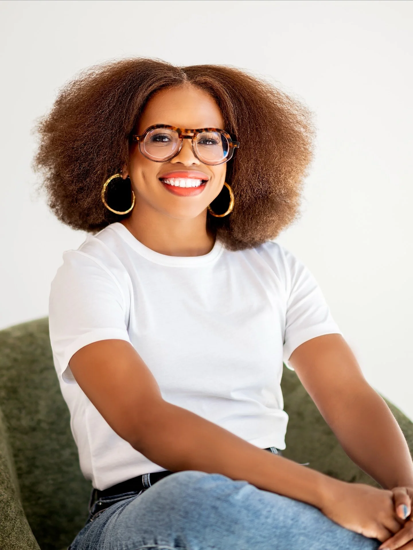 So many good options. Help me choose my new author photo. 
MUA @shajarazade 
Photos @denisebensonphotography