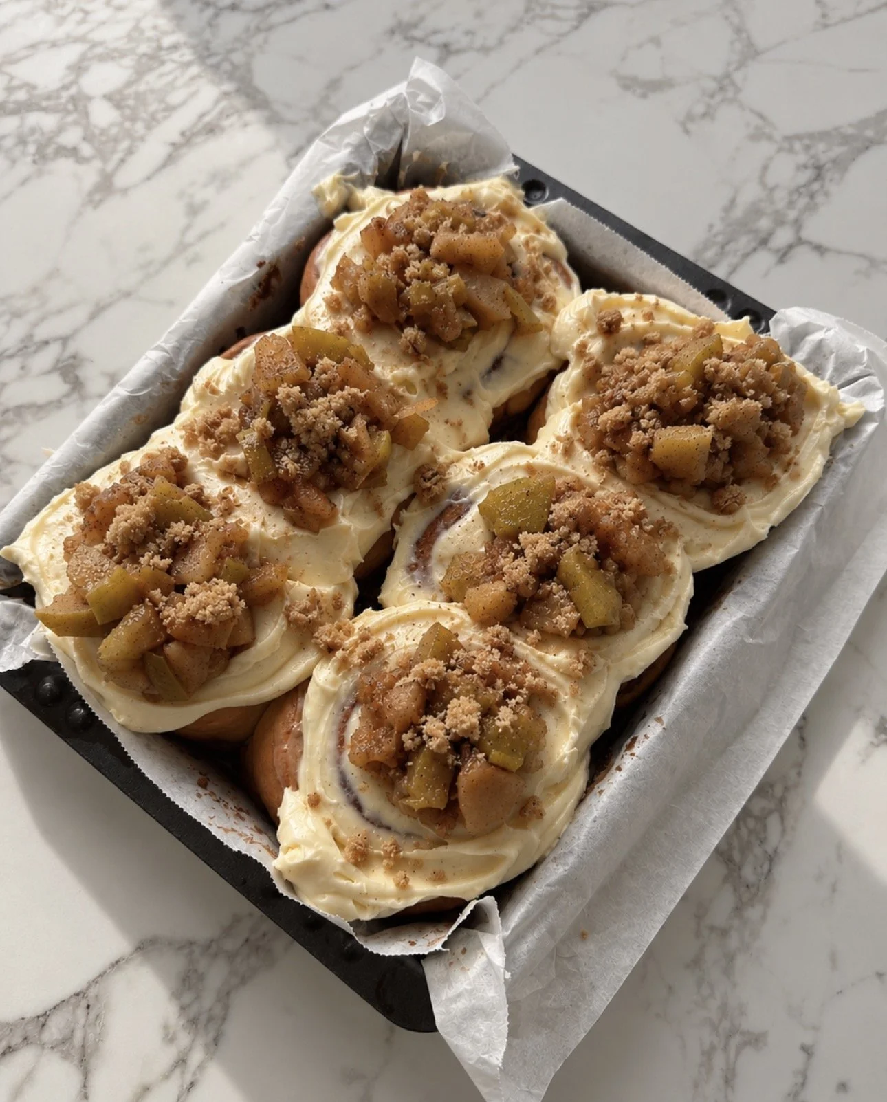 Apple Crumble Cinnamon Buns