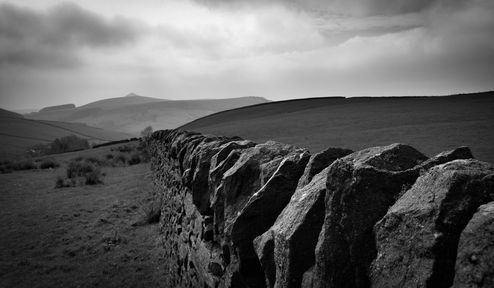 07042019 - PEAKDISTRICT - DrystoneWall - BNW.jpg