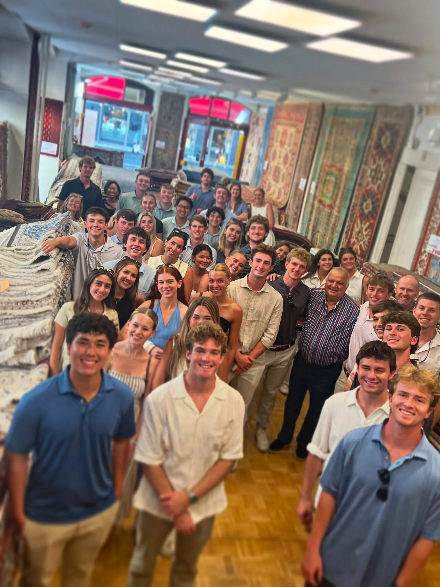Baylor University, Texas 🇺🇸
chez @AvakianTapis Gen&egrave;ve 🇨🇭

Chaque ann&eacute;e, nous avons le privil&egrave;ge d&rsquo;accueillir les &eacute;tudiants en Business de la @BaylorUniversity (Texas, USA) dans notre magasin &agrave; Gen&egrave;v