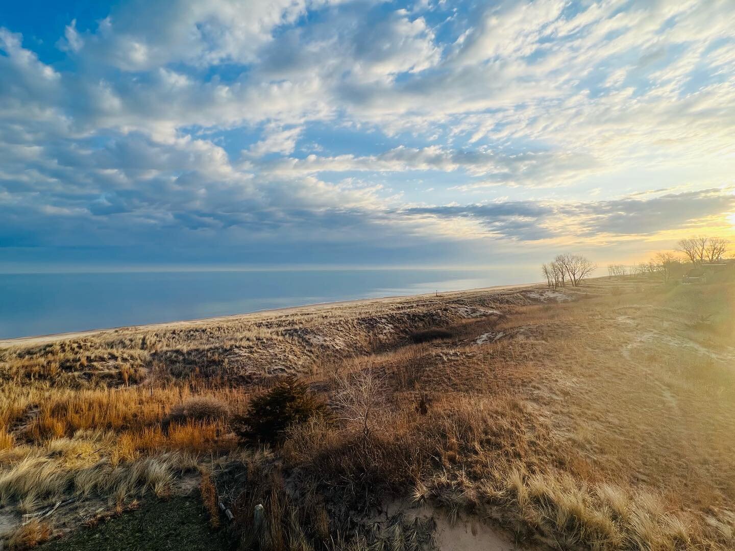 Smooth waters and soothing colors. 💧🐟🛶 #midwestliving #alongthesouthshore #destinationindiana #indianadunes #garyindiana #millerbeach #visitmillerbeachgary