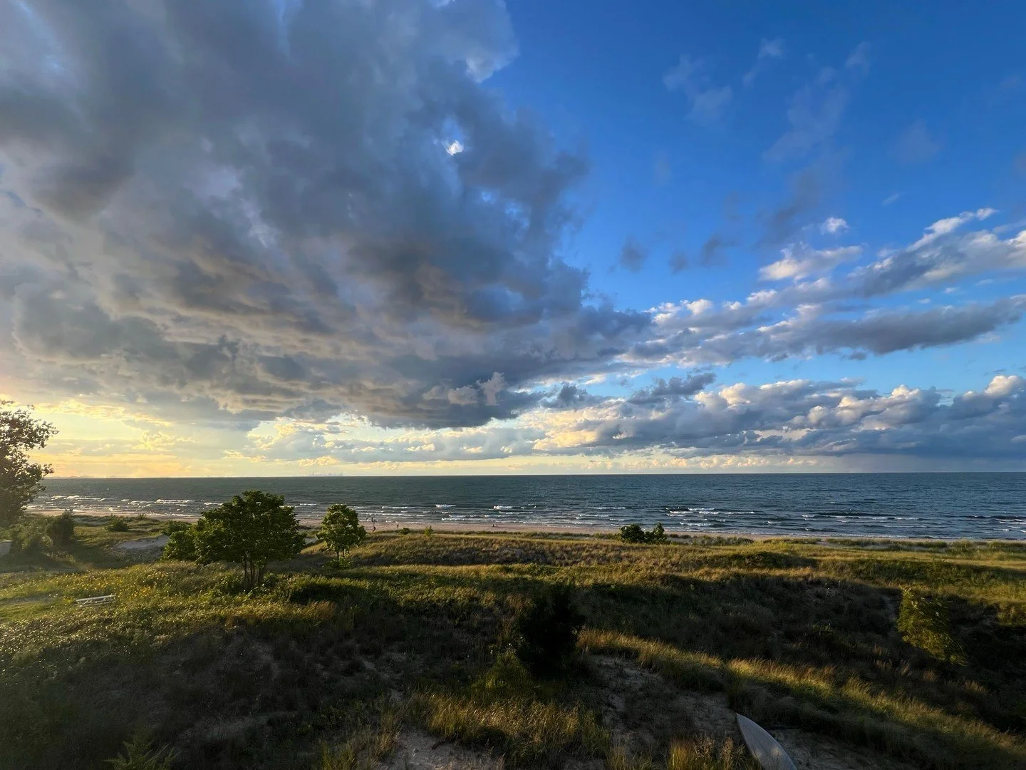 Just poetic beauty in @marquetteparkgary, taken with an iPhone and no filter applied. Simply magnificent!
.
.
.
#VisitMillerBeach #GaryIndiana #AlongtheSouthShore #VisitIndiana #TravelIndianaMagazine #IndianaDunes #MarquetteParkGary #clouds #LakeMich