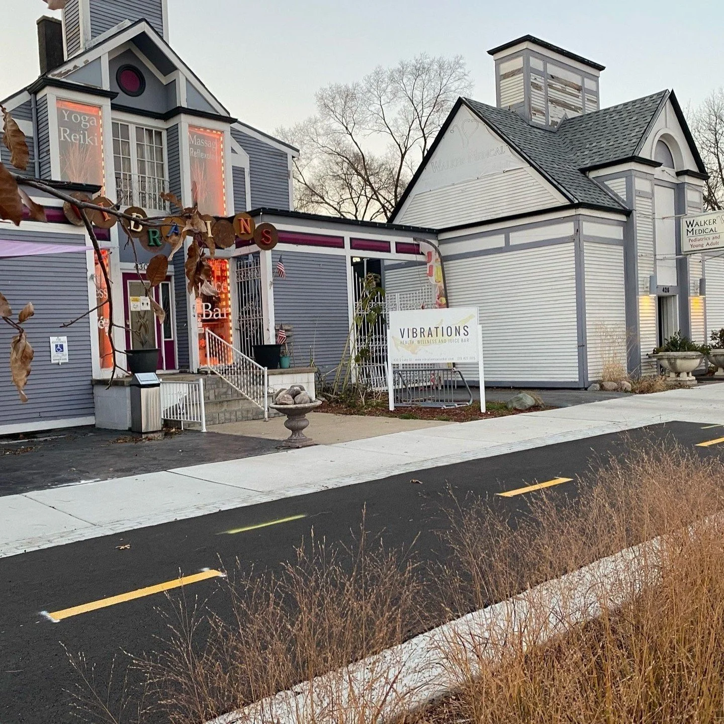 Planning a picnic anytime soon? 🧺
These tables behind the Douglas Nature Center are the perfect spot &mdash; accessible year-round along the ADA path and tucked under an oak savanna where the National Park was dedicated. Grab some takeout from a res