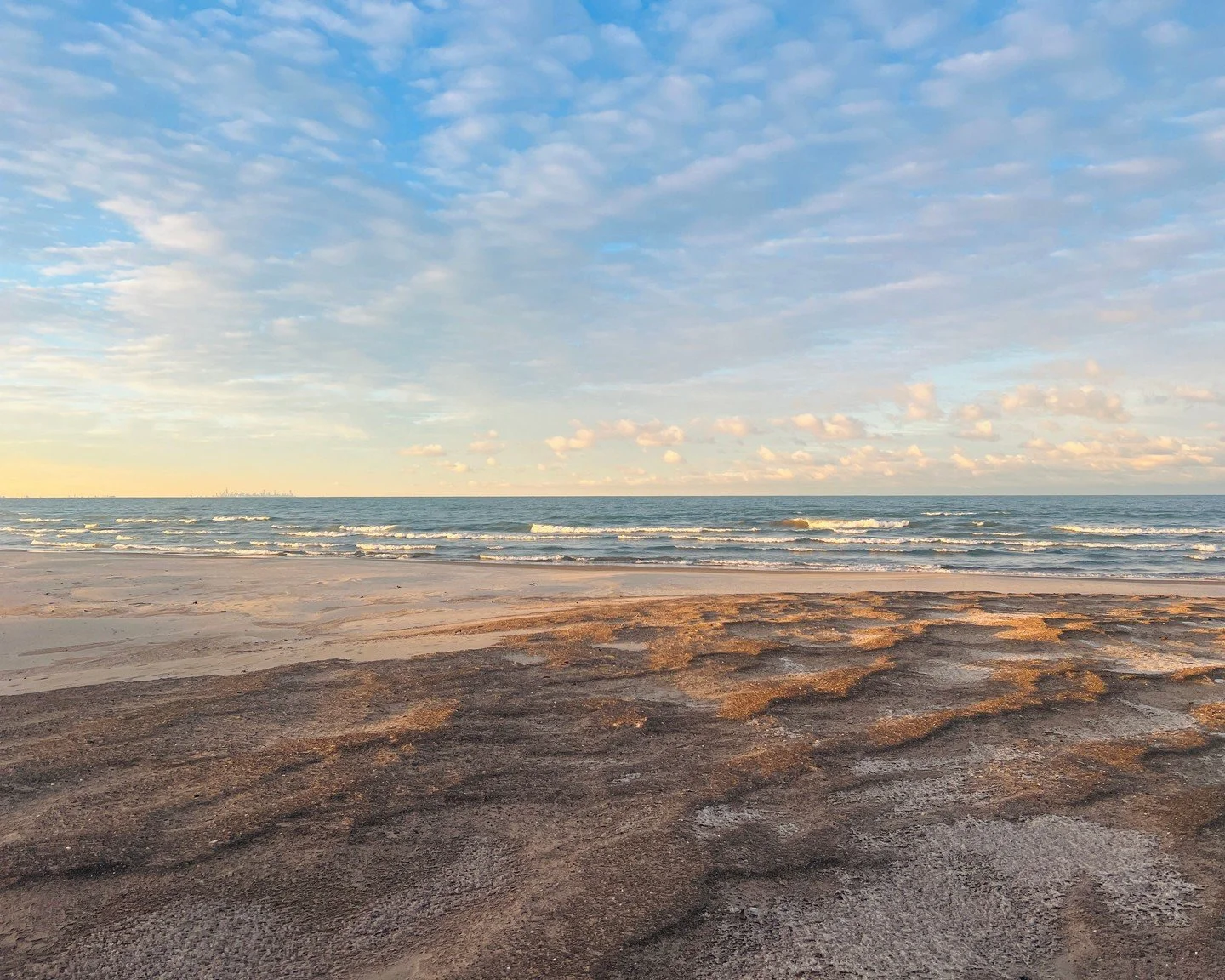 Frozen forms reshape the shore, and puffy clouds in winter!
.
.
.
#VisitMillerBeach #LakeMichigan #AlongtheSouthShore #IndianaDunes #ChicagoSkyline #VisitIndiana #