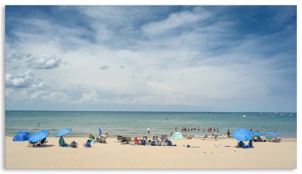 Beachgoers at Marquette Park Credit : Kip Wilkinson Photography