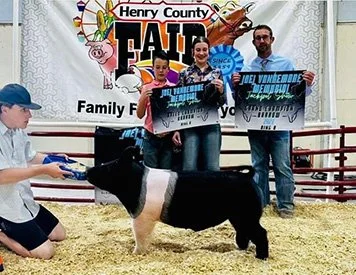 Grand Champion Barrow, Ring B
Joel Vandemore Memorial Jackpot
Shown by Kenley Medley