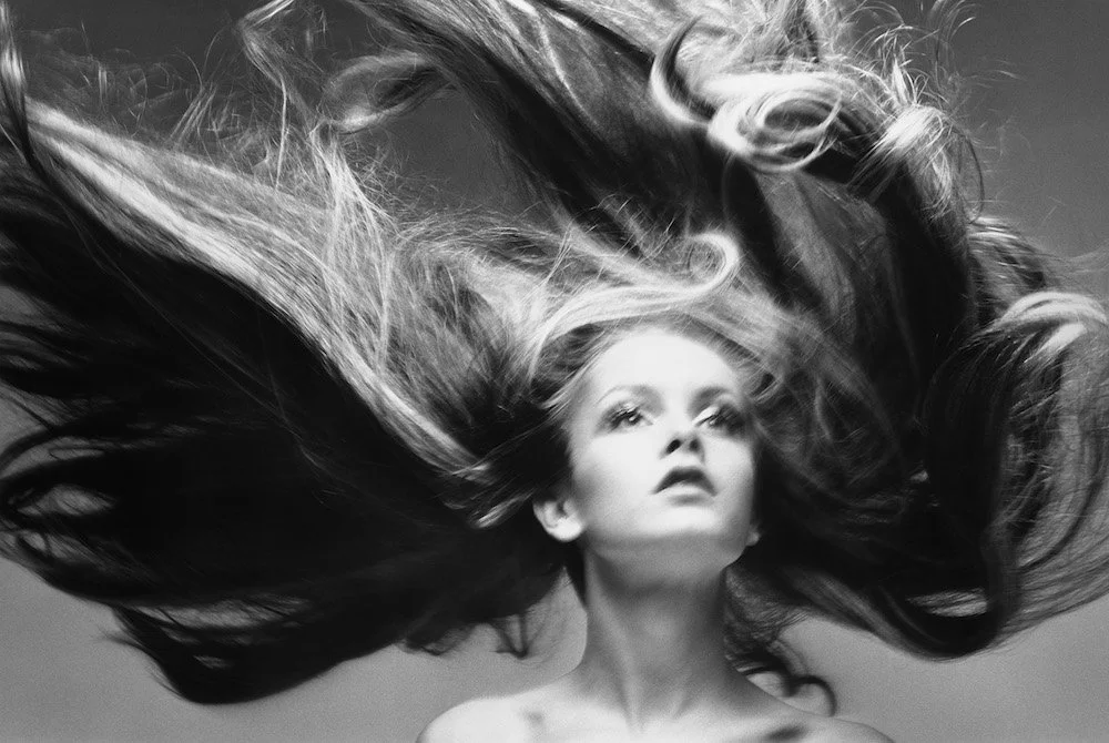 Twiggy, hair by Ara Gallant, Paris, January 6, 1968, Courtesy of The Avedon Foundation