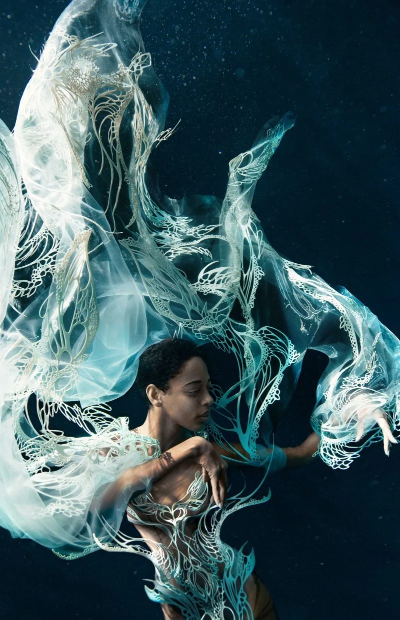 04-Iris-van-Herpen-Carte-Blanche-SS23-Atmosphere-shot_1-50.jpg