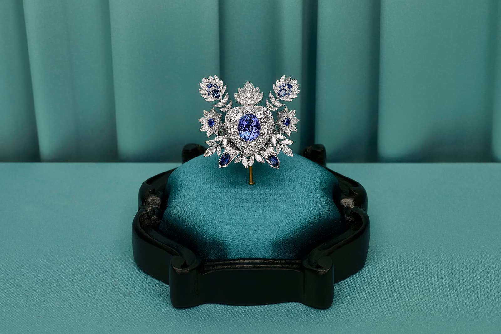Gucci_Hortus_Deliciarum_rins_sapphire_diamonds.jpg