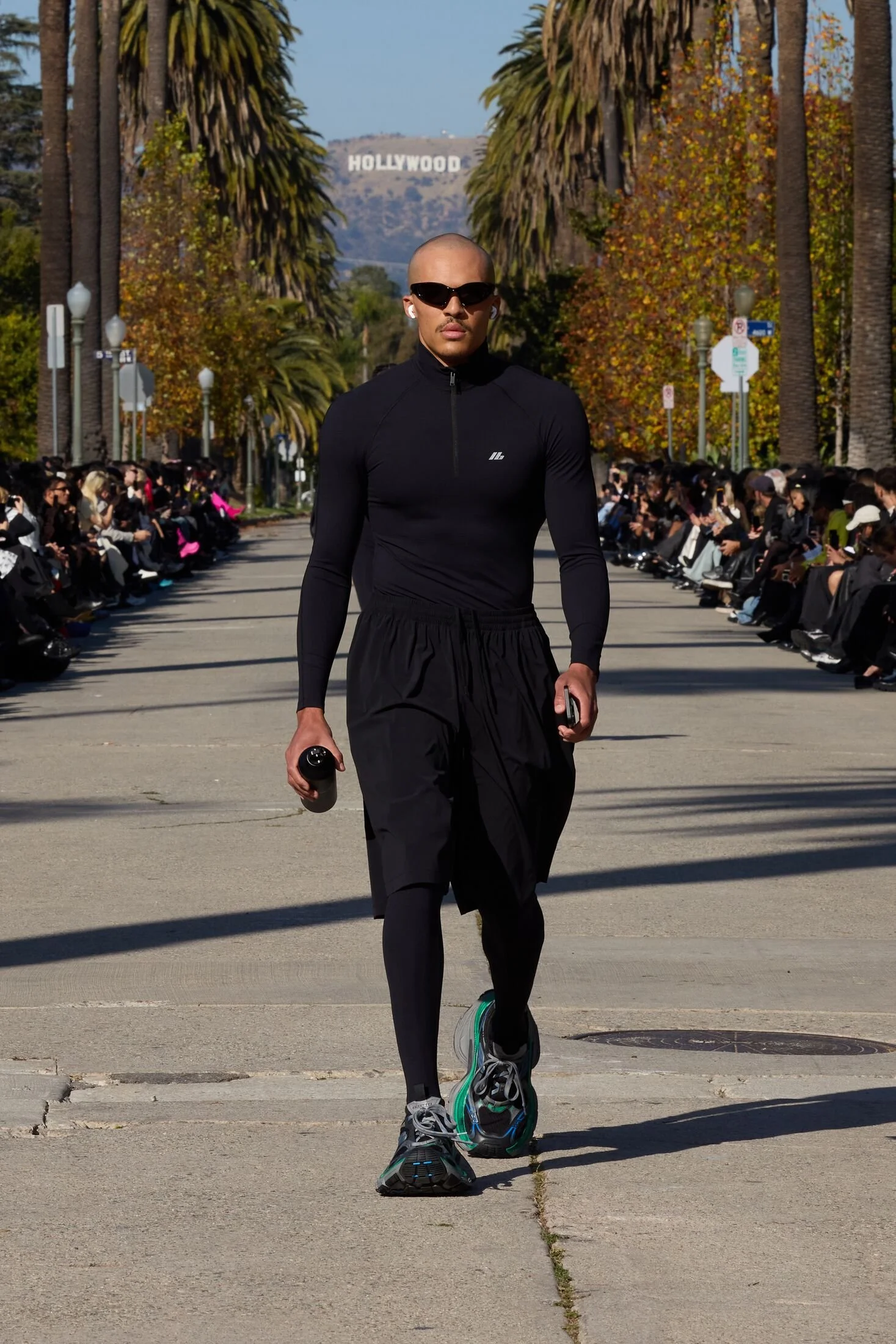 Large-EDITO_DK_MB_LB_FA24_BALENCIAGA_FA24LOOKBOOK_LOOK03_2000x3000_2x3.jpg