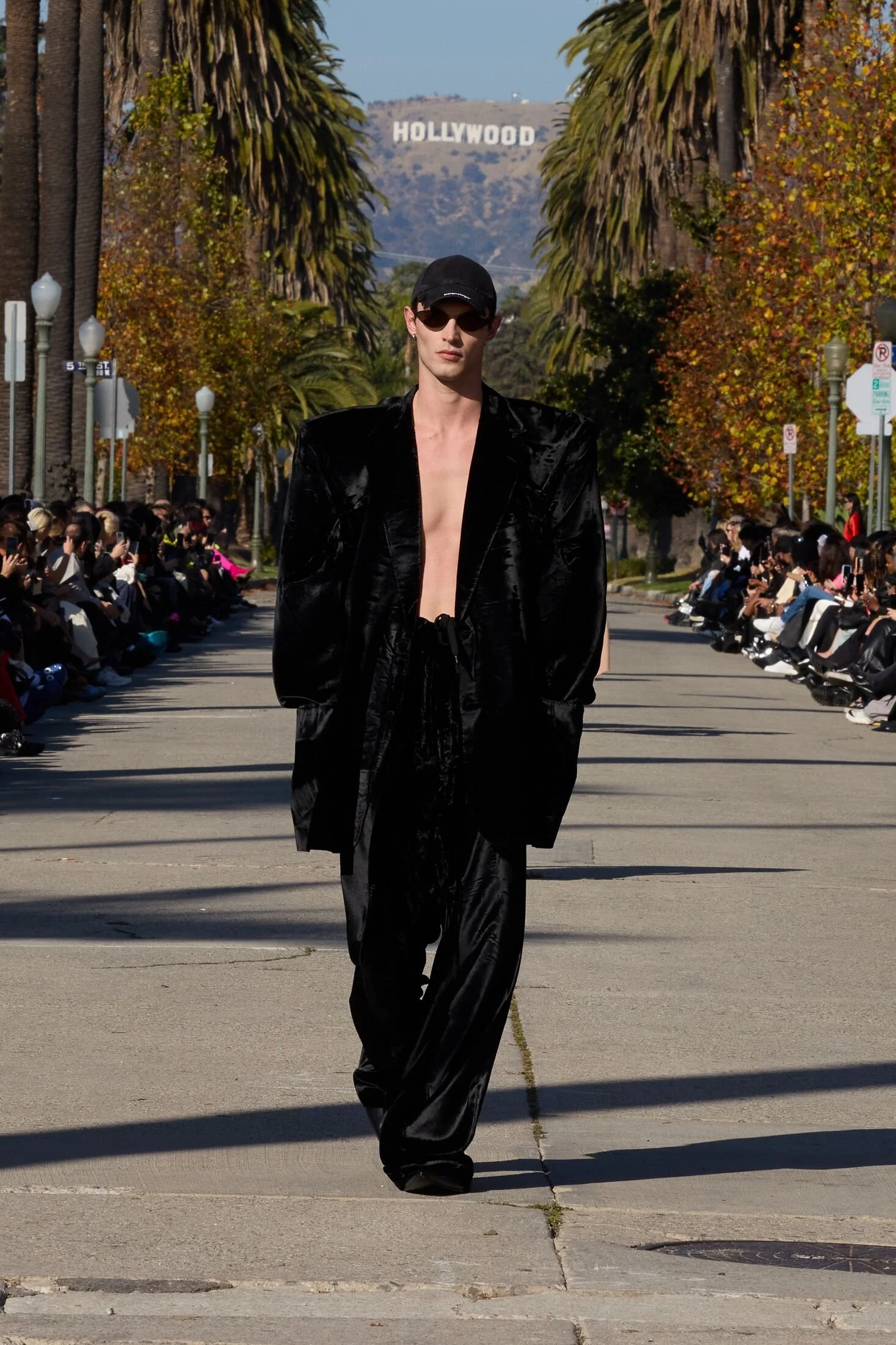 Large-EDITO_DK_MB_LB_FA24_BALENCIAGA_FA24LOOKBOOK_LOOK55_2000x3000_2x3.jpg