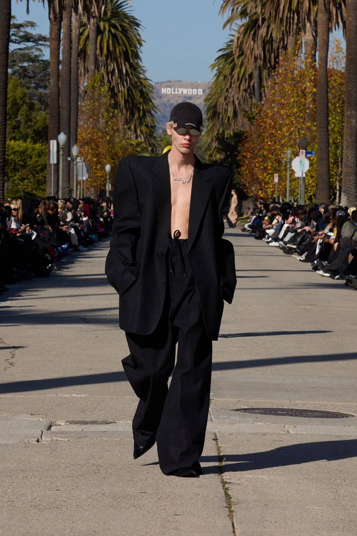 Large-EDITO_DK_MB_LB_FA24_BALENCIAGA_FA24LOOKBOOK_LOOK51_2000x3000_2x3.jpg