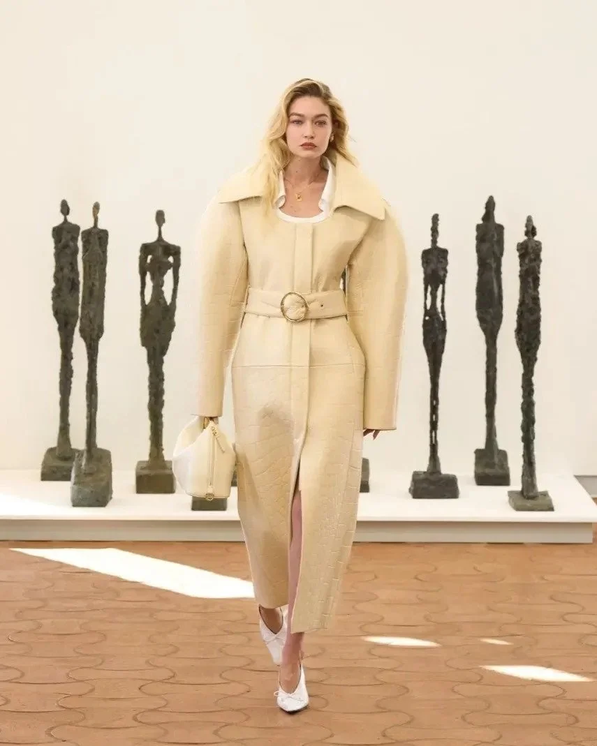 JACQUEMUS “LES SCULPTURES” — COUTEUR