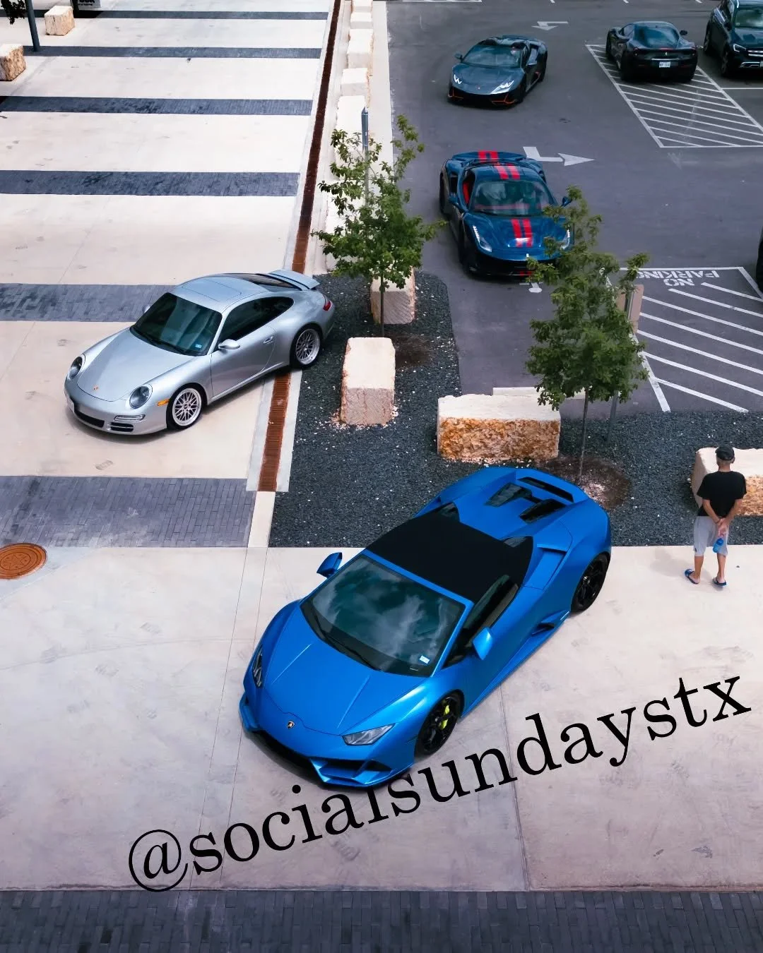 Happy mother's day to all the mama's out in the  world 💙🌎 @socialsundaystx bringing the community all in one spot at The Rock #spurs performance center is so thoughtful of them to give friends and family the chance to come out see these cars in per