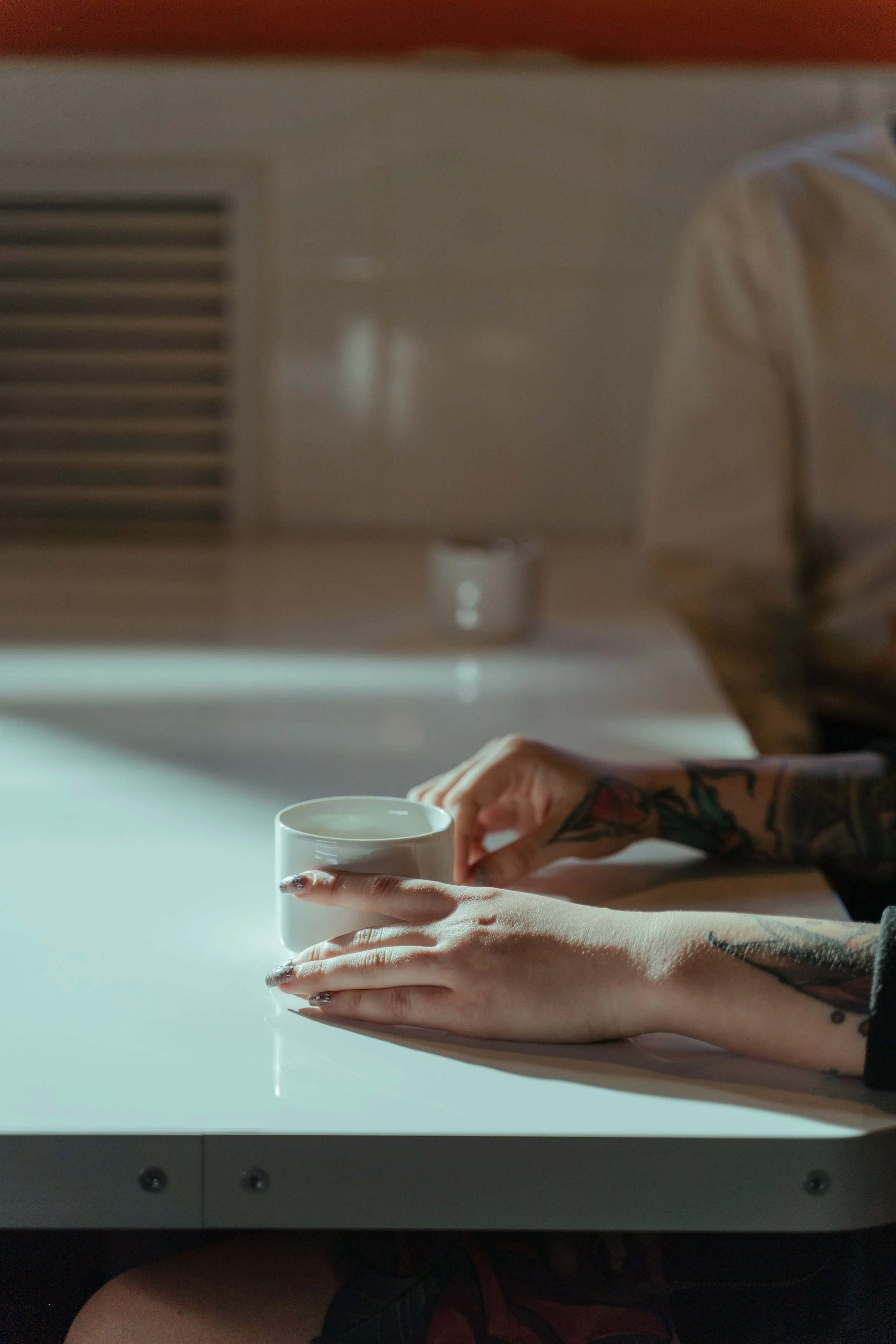 One partner looking away while the other attempts to connect, illustrating signs of emotional withdrawal in a relationship.