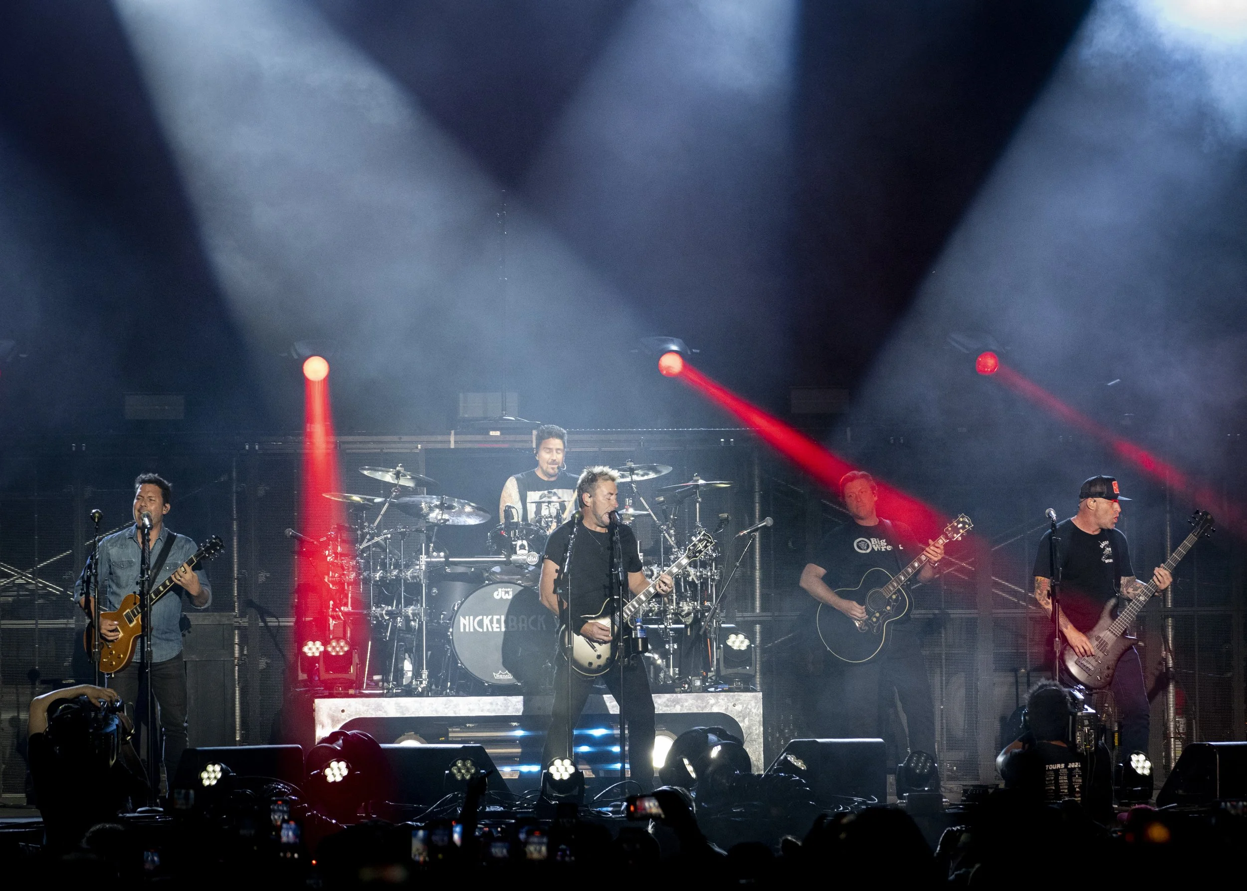 Nickleback-6-min.jpg