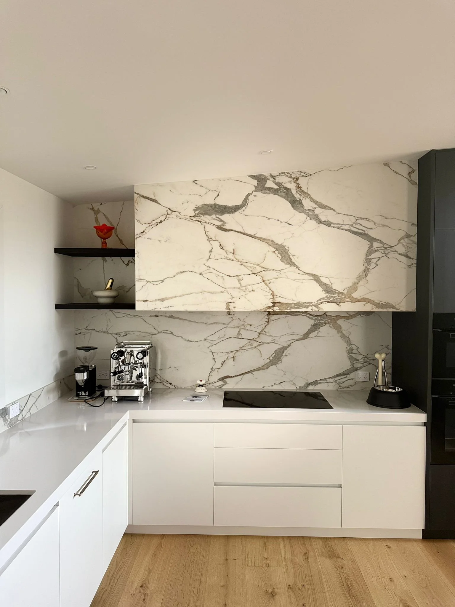 Florim Marble Eternal Gold & Silestone Blanco Zeus