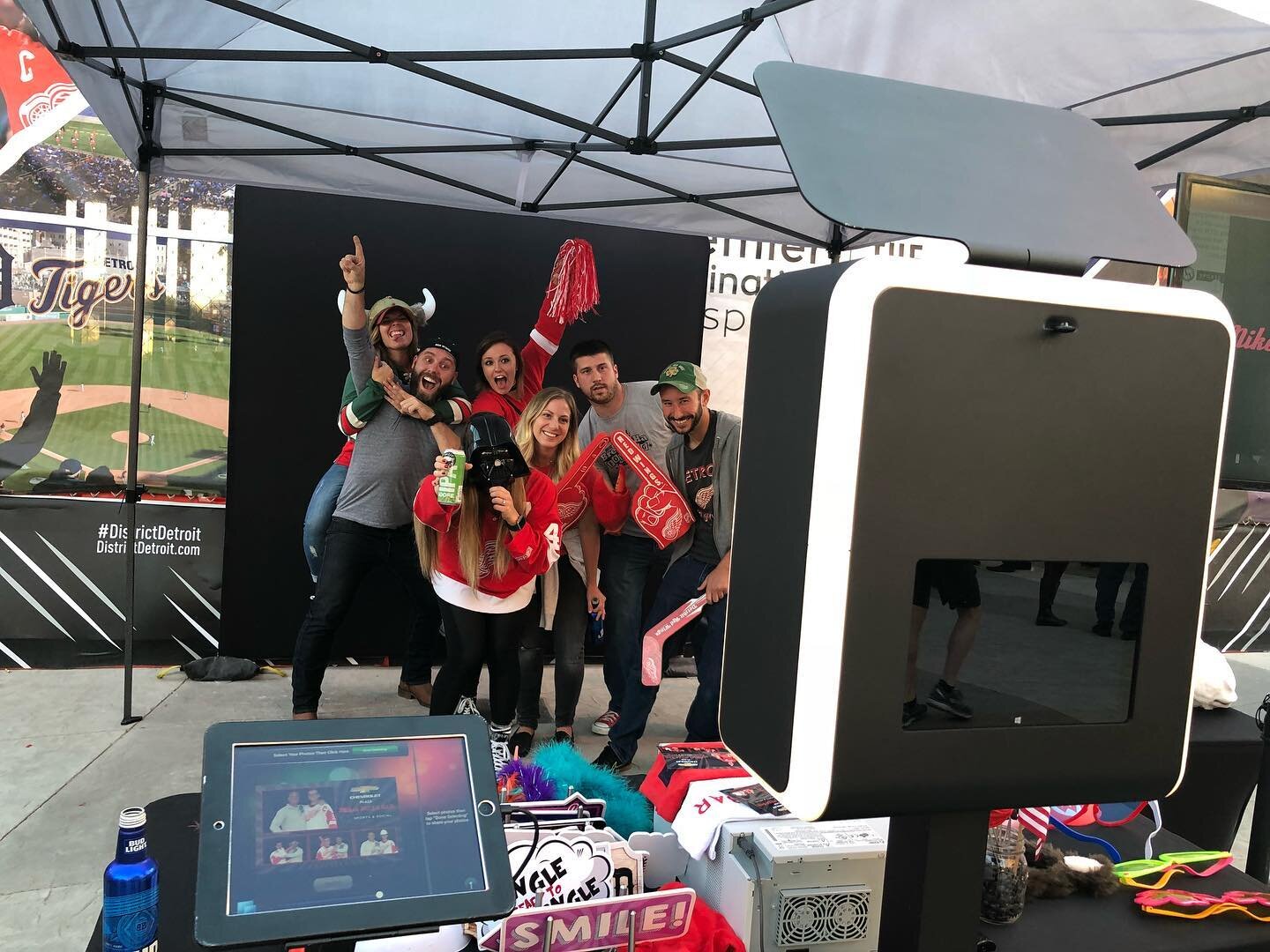 We had a blast bringing our photo activation to the Detroit Red Wings game! From fans decked out in Red Wings gear to the team's iconic logo, we captured it all. Thanks for having us, Detroit! 🏒🔴 #RedWings #HockeySeason #PhotoActivation #CaptureThe