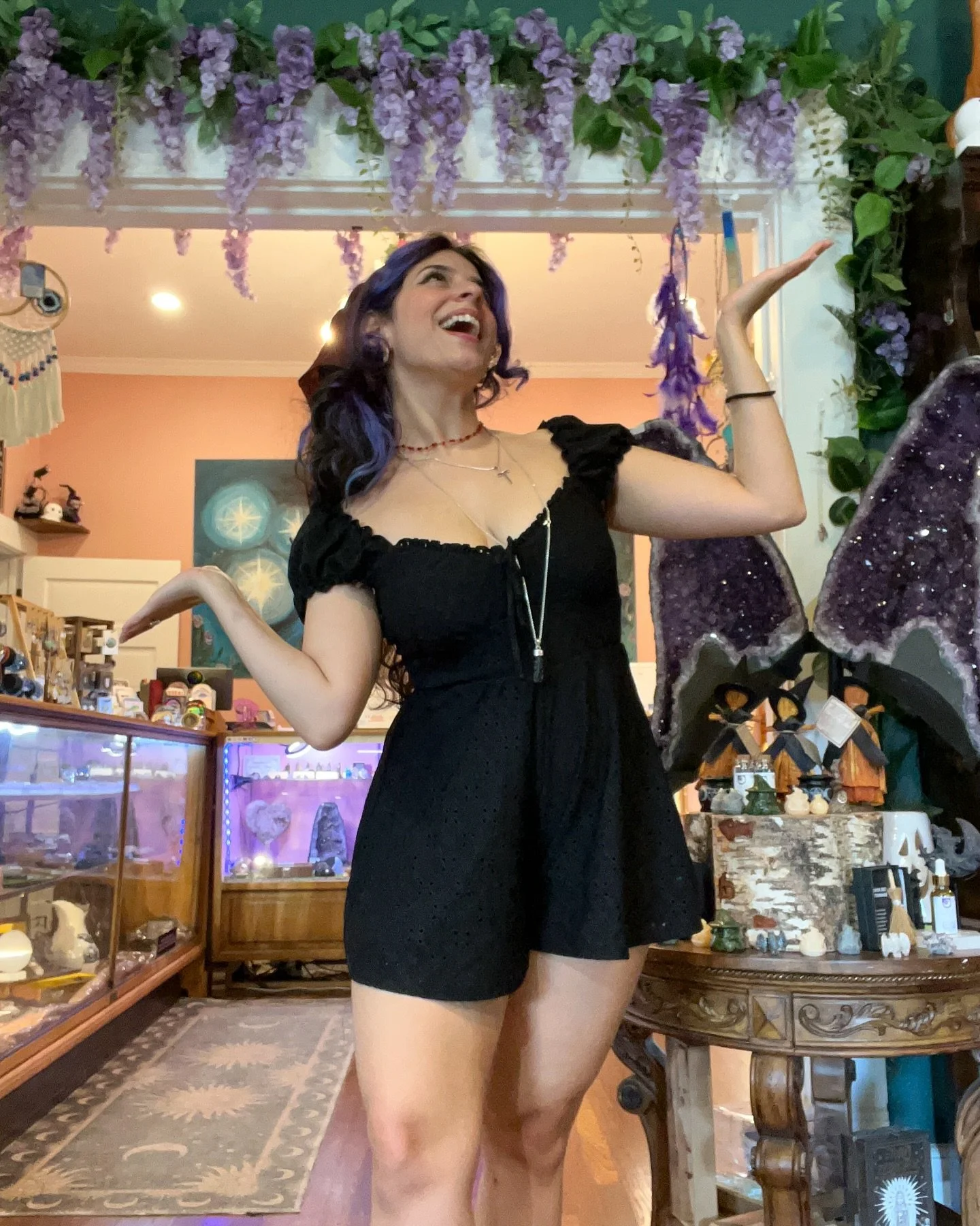 APPRECIATION + UPDATE 🫧 

uhm @silvermooncurios changed my life FR. i remember seeing pictures of it online and instantly knew &ldquo;i HAVE to be there!&rdquo; when you step foot in the store the energy is invigorating and activating ✨ you can tell