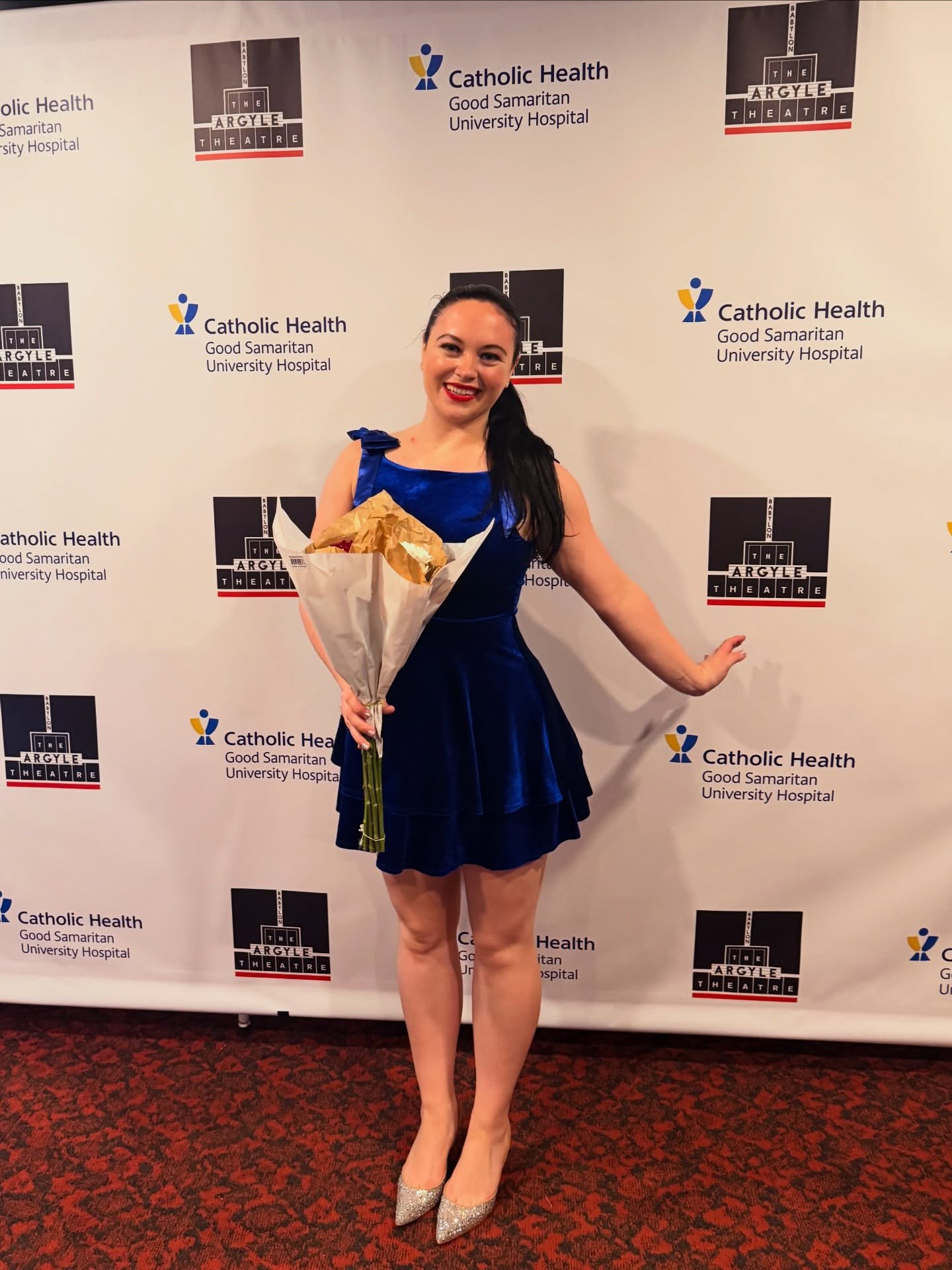 we opened The Happy Elf at @theargyletheatre today! i just love this time of year so elfin&rsquo; much!!!!!!❤️🎄🎁🎅🏻✨