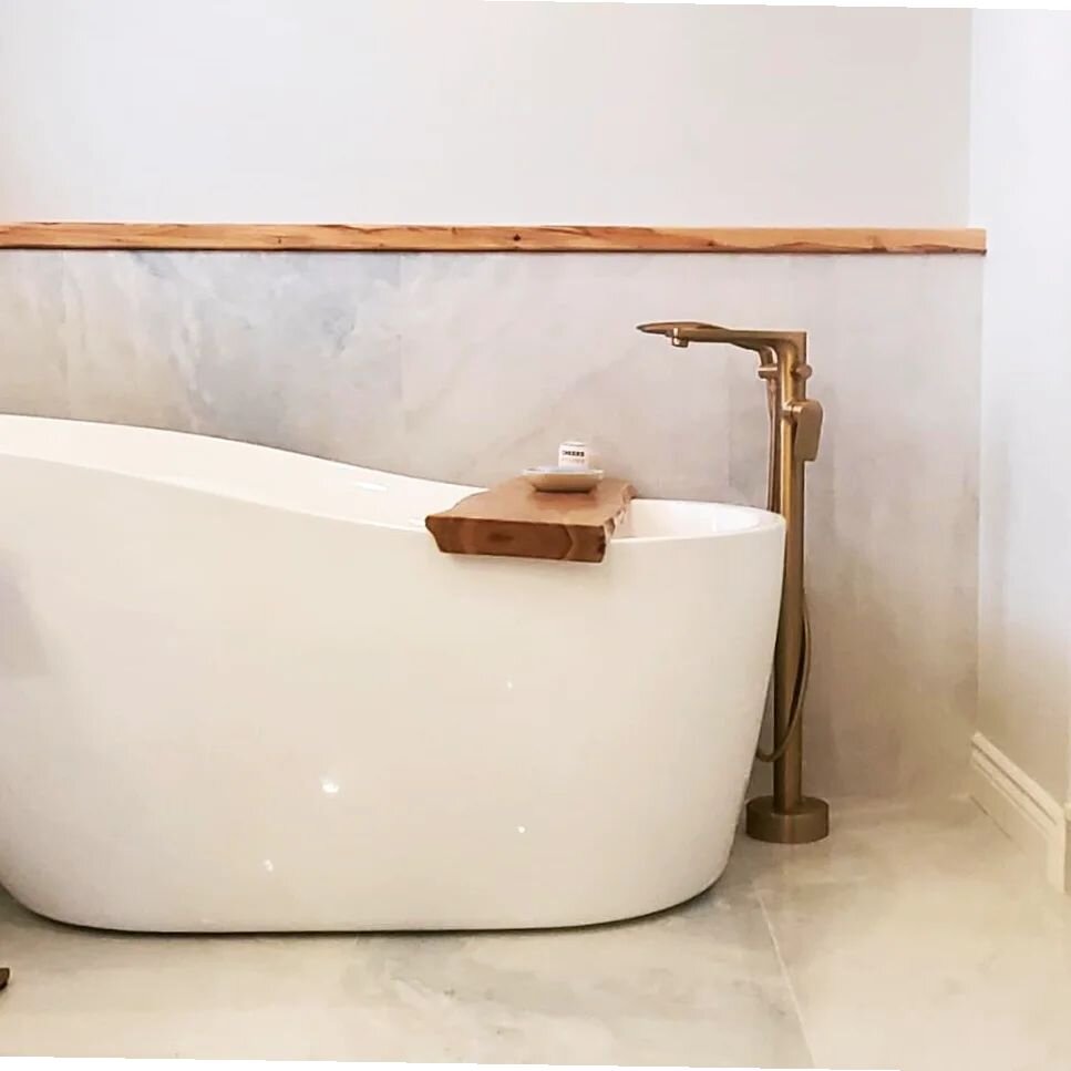 Super gorgeous bathroom just needed a touch of warmth. Hello ambrosia maple shelf and bath caddy with the grain wrapped edges. Damn, damn, damn that looks good.