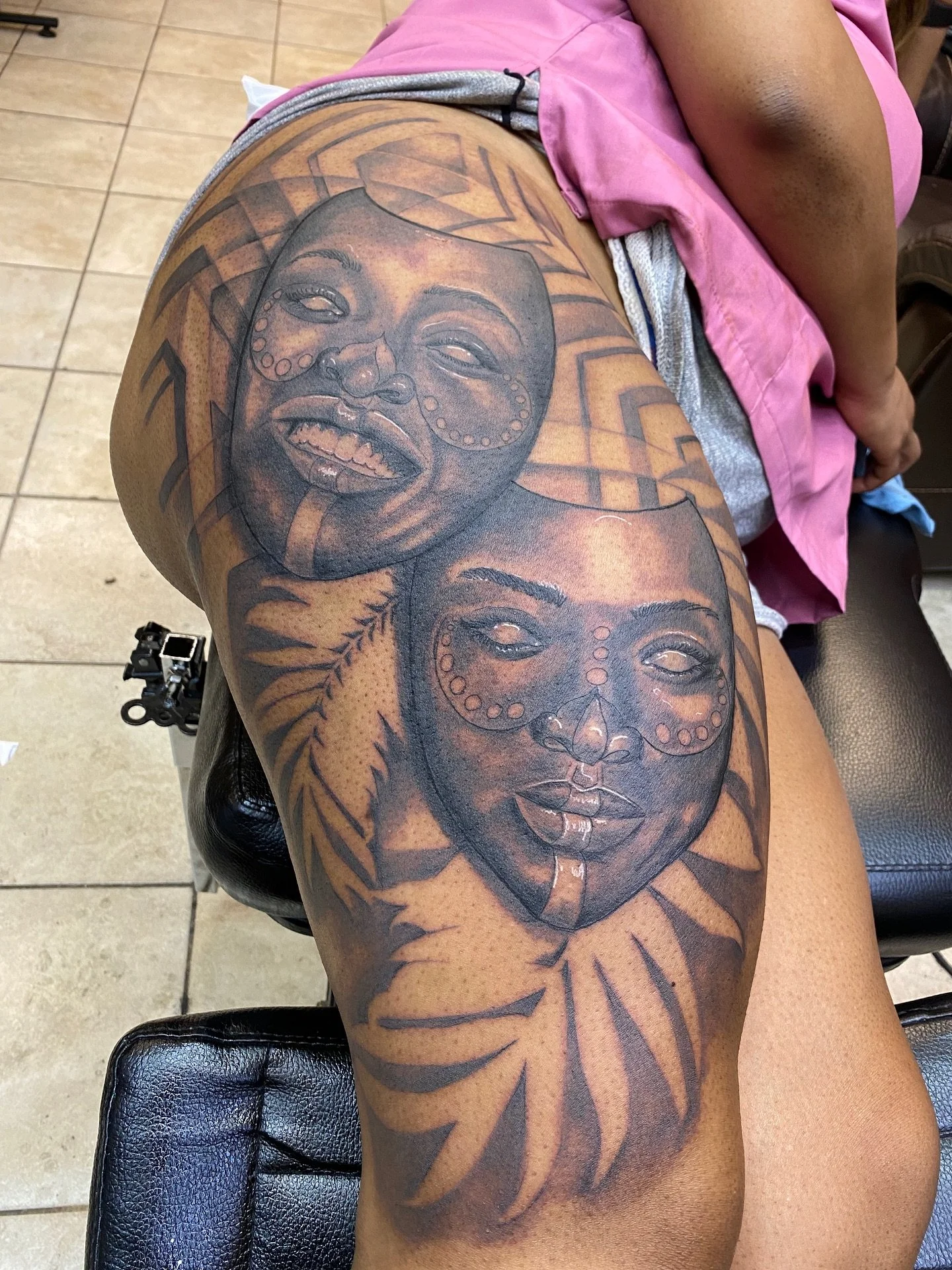 Sometimes inform&rsquo;n you of som&rsquo;n you didn&rsquo;t know and to remind&rsquo;n you of som&rsquo;n you forgot can gather the same results&hellip;.. welcome home!
#LargeScaleArt #ThighGoddess #MajorArt #muralist #depth #realism