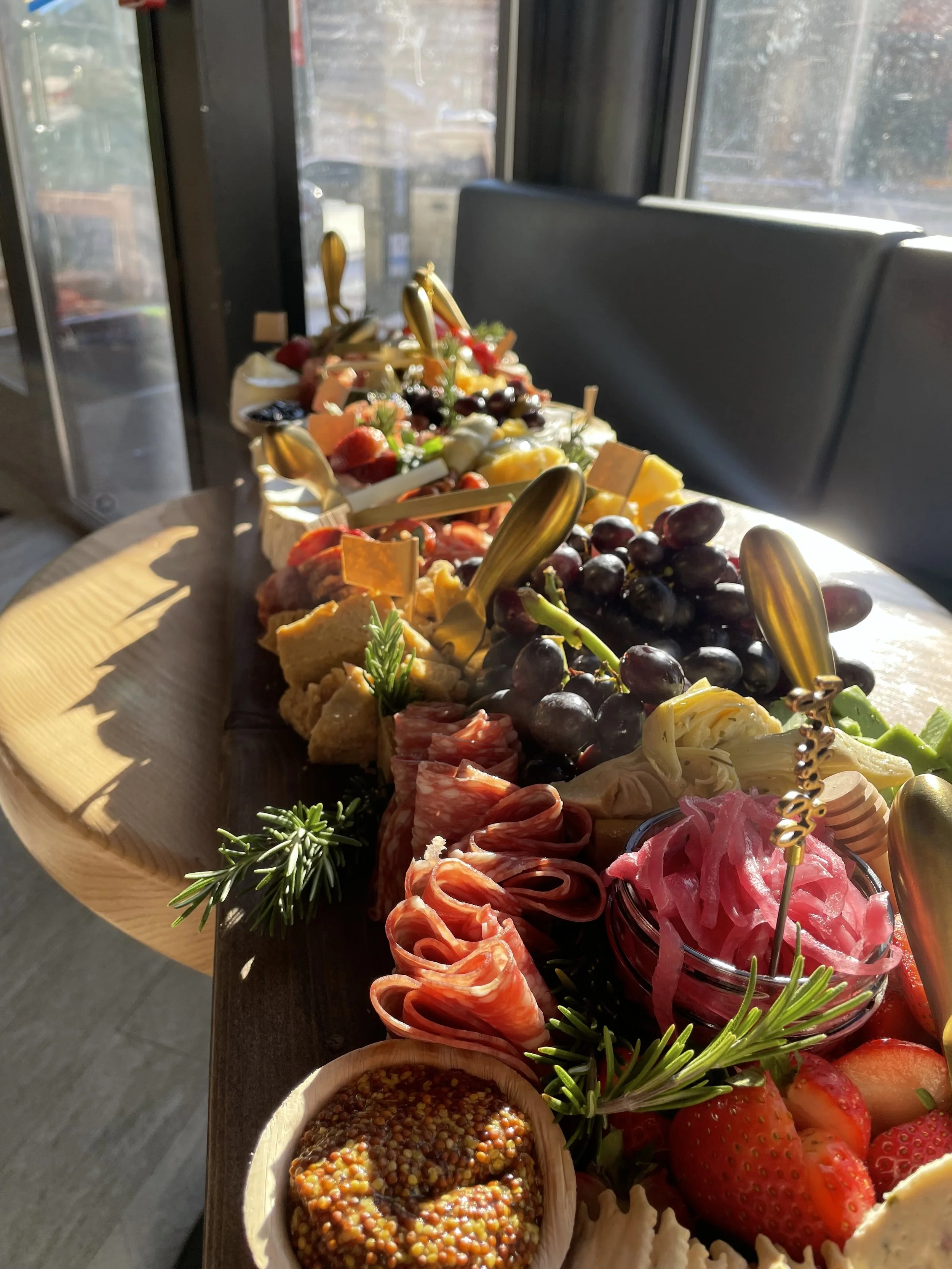 Deluxe Table Runner (Feeds 25 - 35)