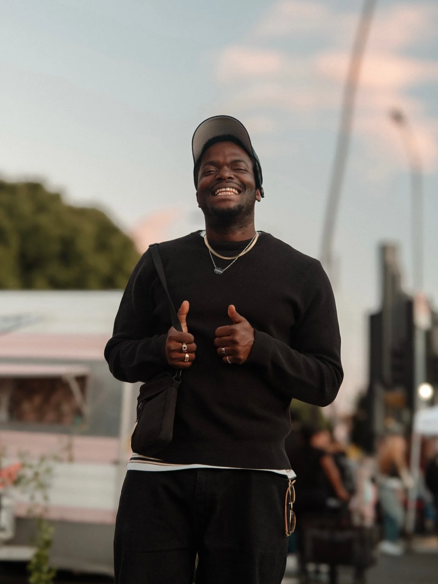 Here&rsquo;s a recent street snap.
Shout out to this local icon and TikTok (and other social media) star @switchflipjones✨ 👌🏼🤪
✨

Always nice running into people. You meet the most interesting human beings in LA
Gotta love this city for that.