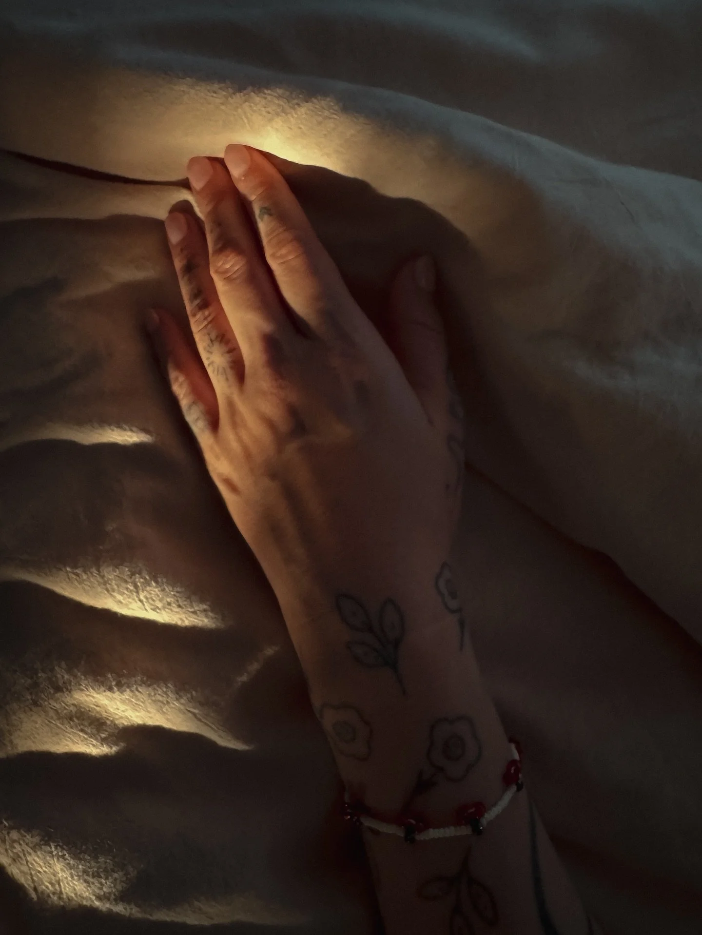 I used to have this idea in my head that my hands were not beautiful.
Then someone told me that things can look completely different depending on the state of our minds, and it made me stop and really think.
Recently a few people said my hands are be