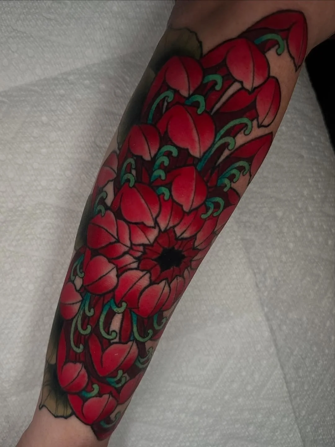 Flower tattoo by resident artist @lexiwtattoos
&bull;
Chrysanthemum for my bestie. Lines and black are healed ❤️ @b.raye.__ 
Done @folkloretattoocompany 
@kingpintattoosupply 
@fkirons
@eternalink
@crybabytattooproducts 
@kwadron 
&bull;
&bull;
&bull