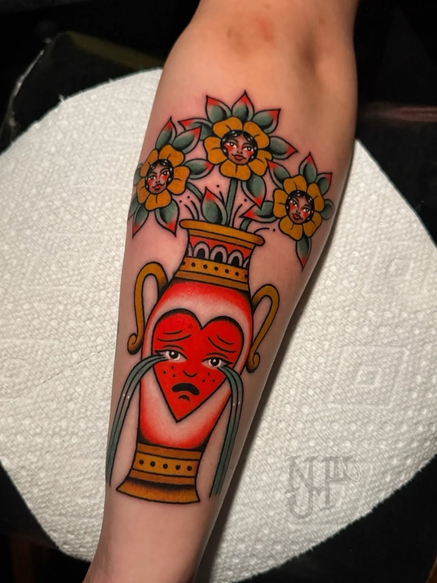 Crying vase with flowers tattoo by resident artist @narythe3rd
&bull;
Make sure you have enough water for your flowers. 

*Booking November &amp; December*
Please visit the link in my bio for booking info. 

#narythe3rd #dallastattooartist #dallas #d