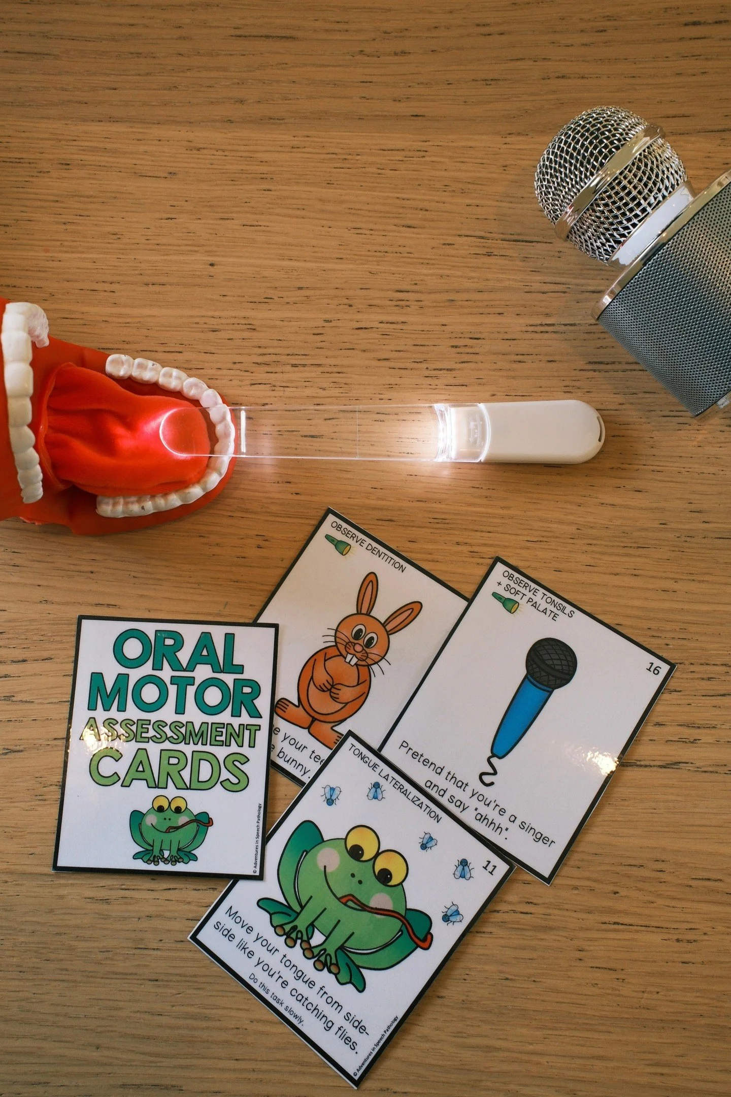 What does a swallow assessment look like? 
 
There are two parts to a comprehensive swallow assessment 
 
1. Oral Motor Examination 
We look at the movement, strength, coordination and symmetry of the muscles involved in eating and drinking. 
 
2. Sw