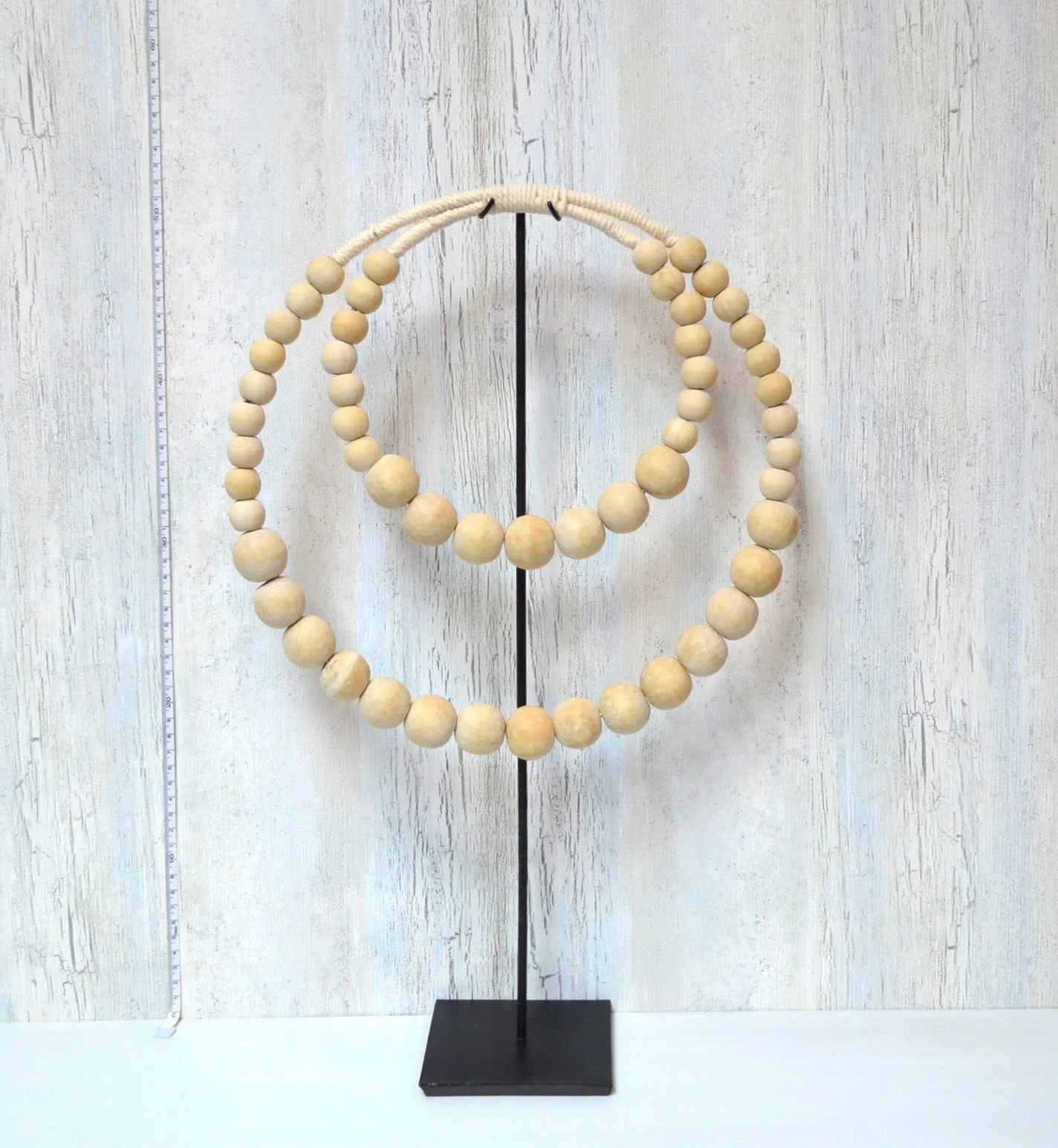 Beaded Necklace natural with stand