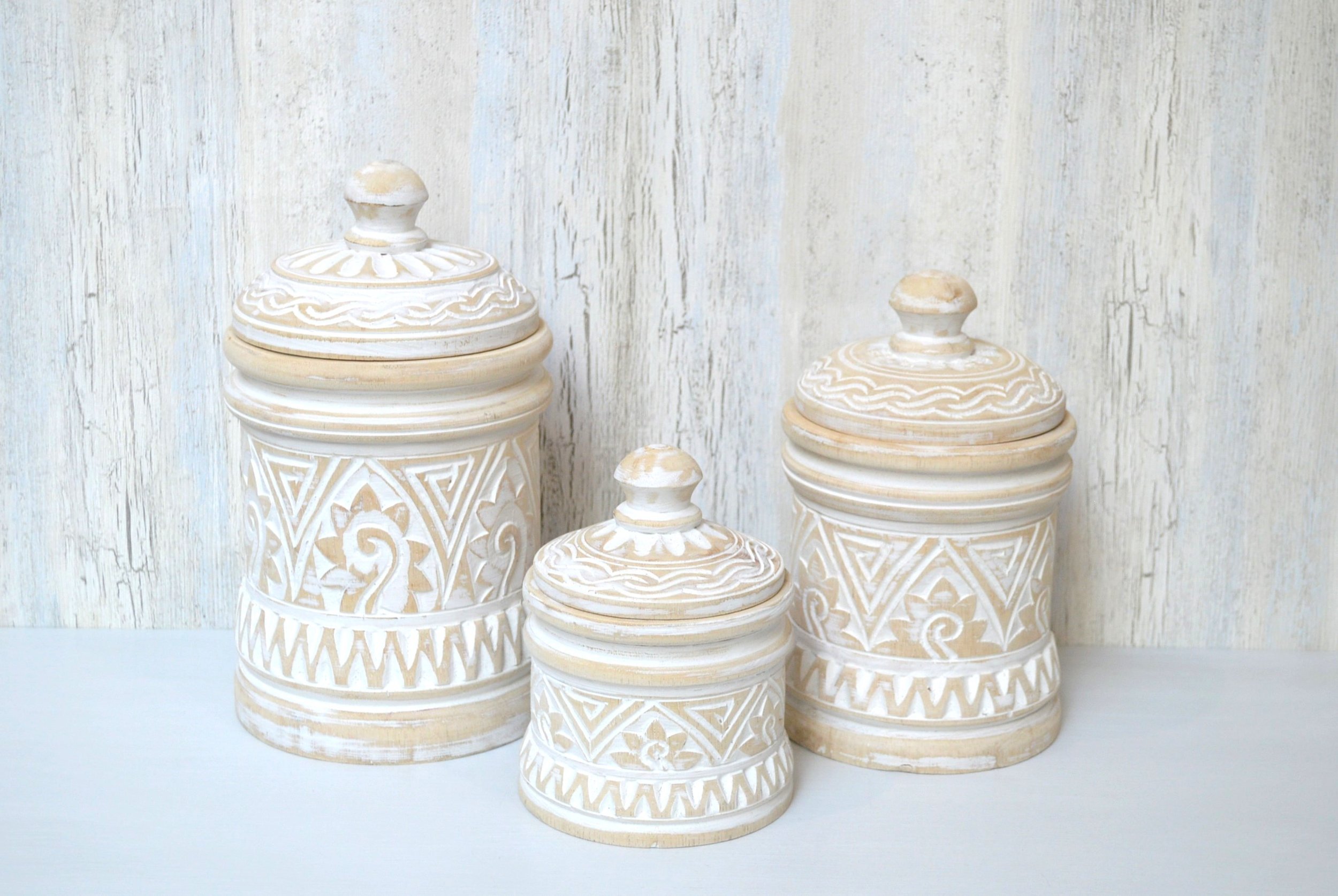 Set of 3 pots with lids